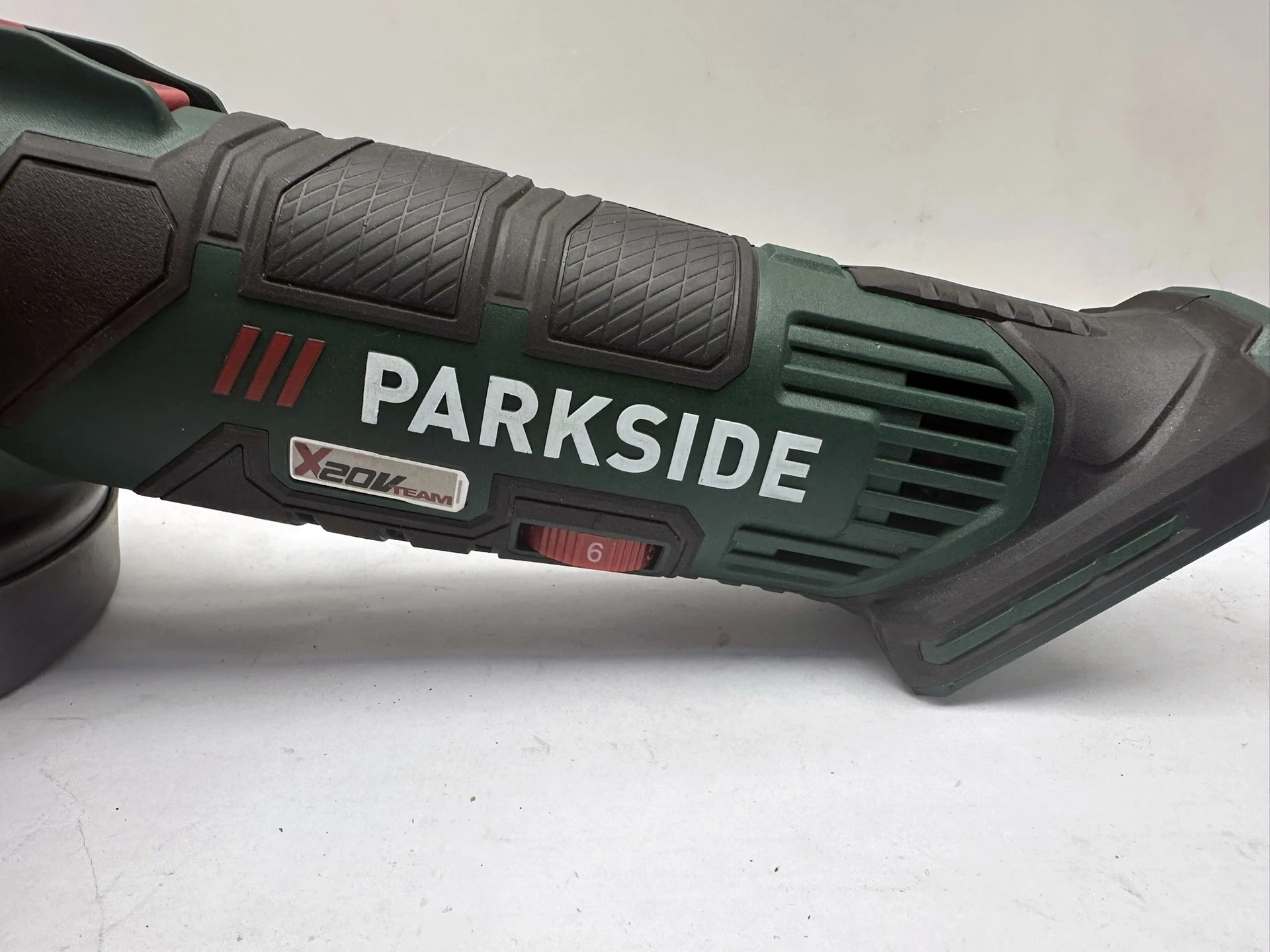 szlifierka-katowa-parkside-pwsa20-li-f4-walizka-3x-akumulator-ladowarka-stan-11323-2