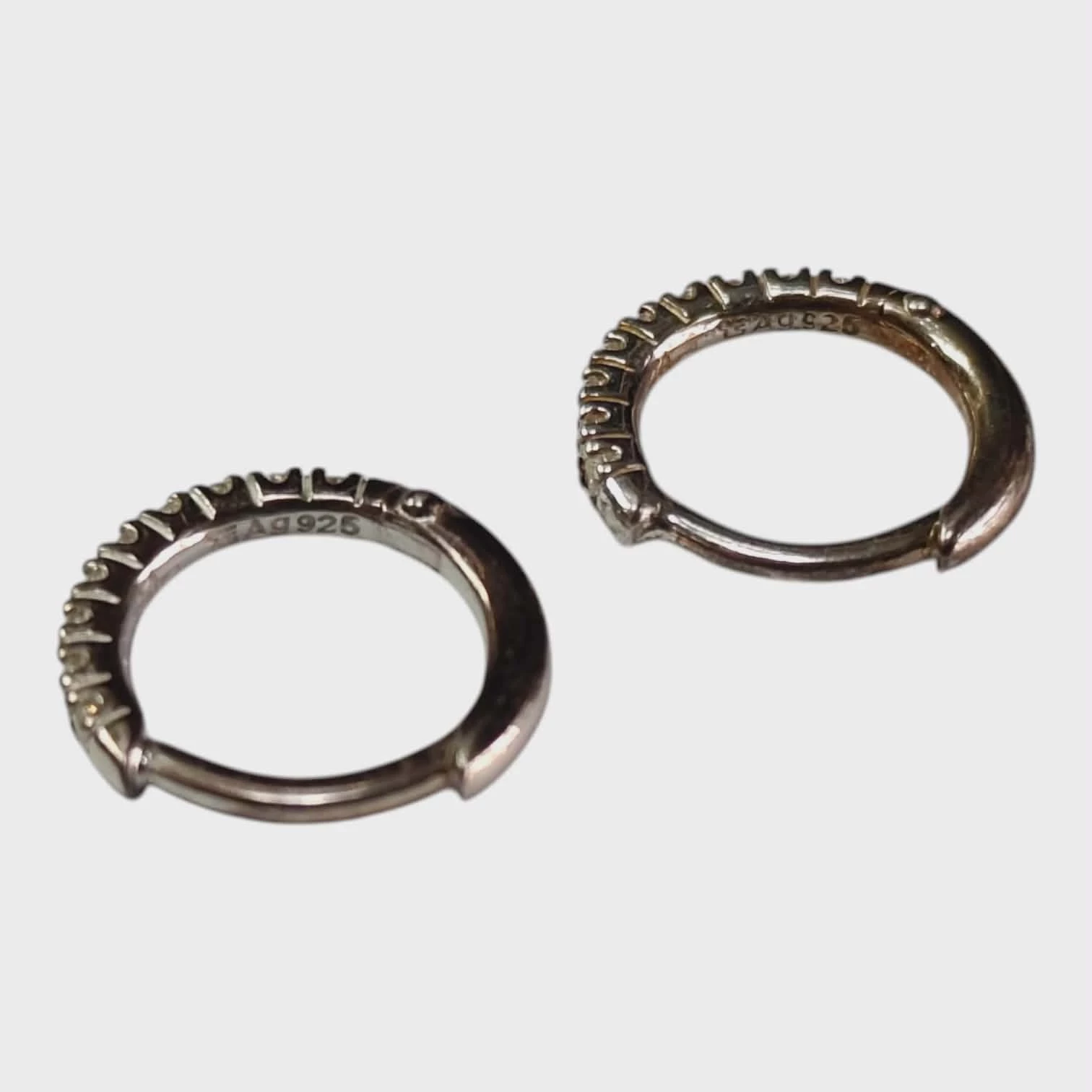 delikatne-srebrne-koleczka-z-cyrkoniami-srebro-925-waga-112-g-rodzaj-zapiecia-2207-3