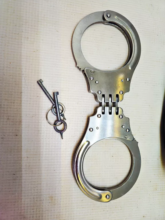 kajdanki-stalowe-made-in-usa-etui-2-kluczyki-ean-gtin-5906752206873