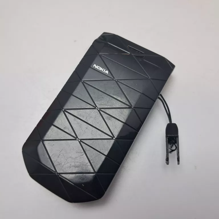 telefon-nokia-7070d-2-przekatna-ekranu-180