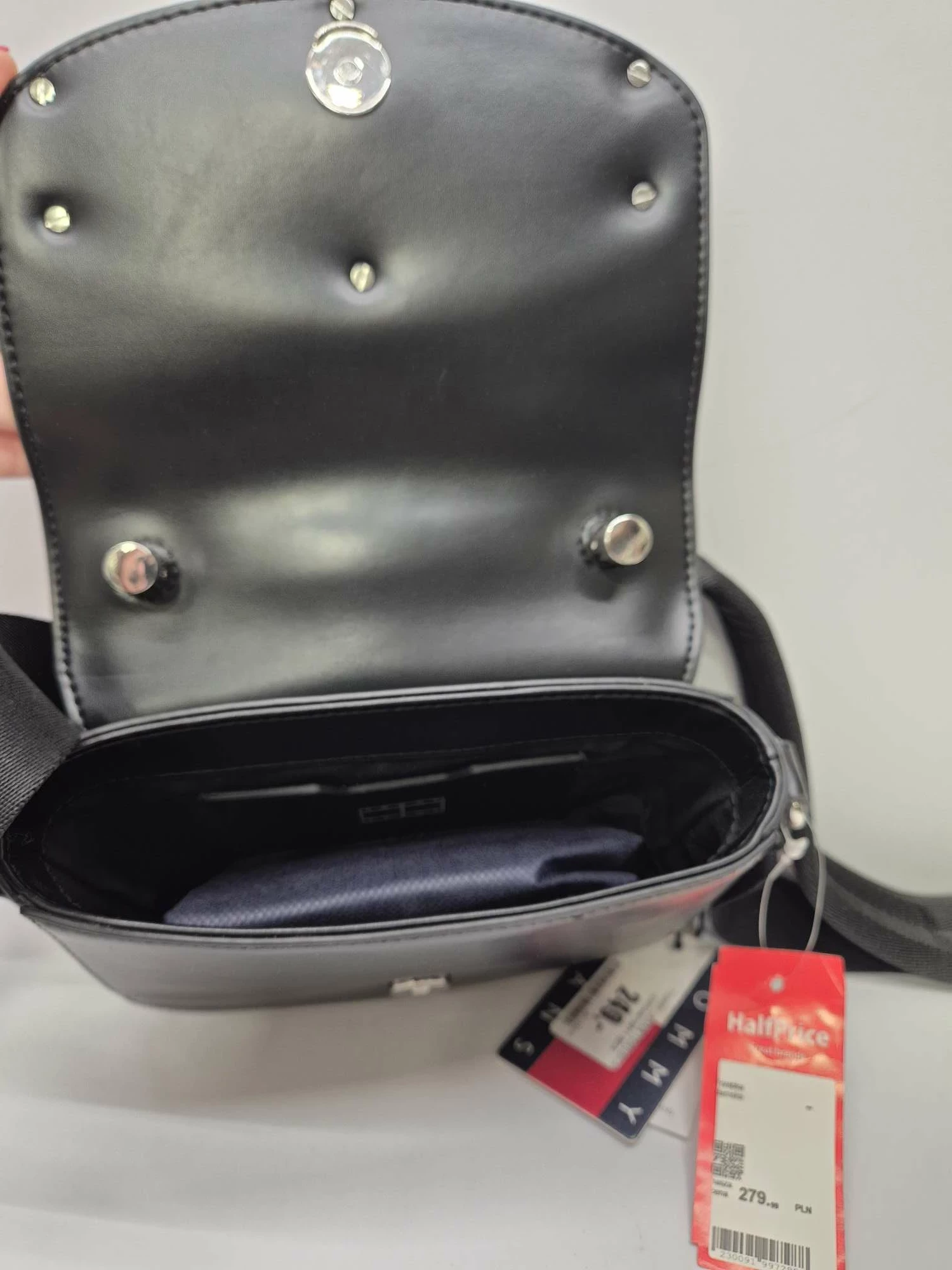 tommy-jeans-torebka-aw0aw15811-bds-czarny-os-stan-11323-2