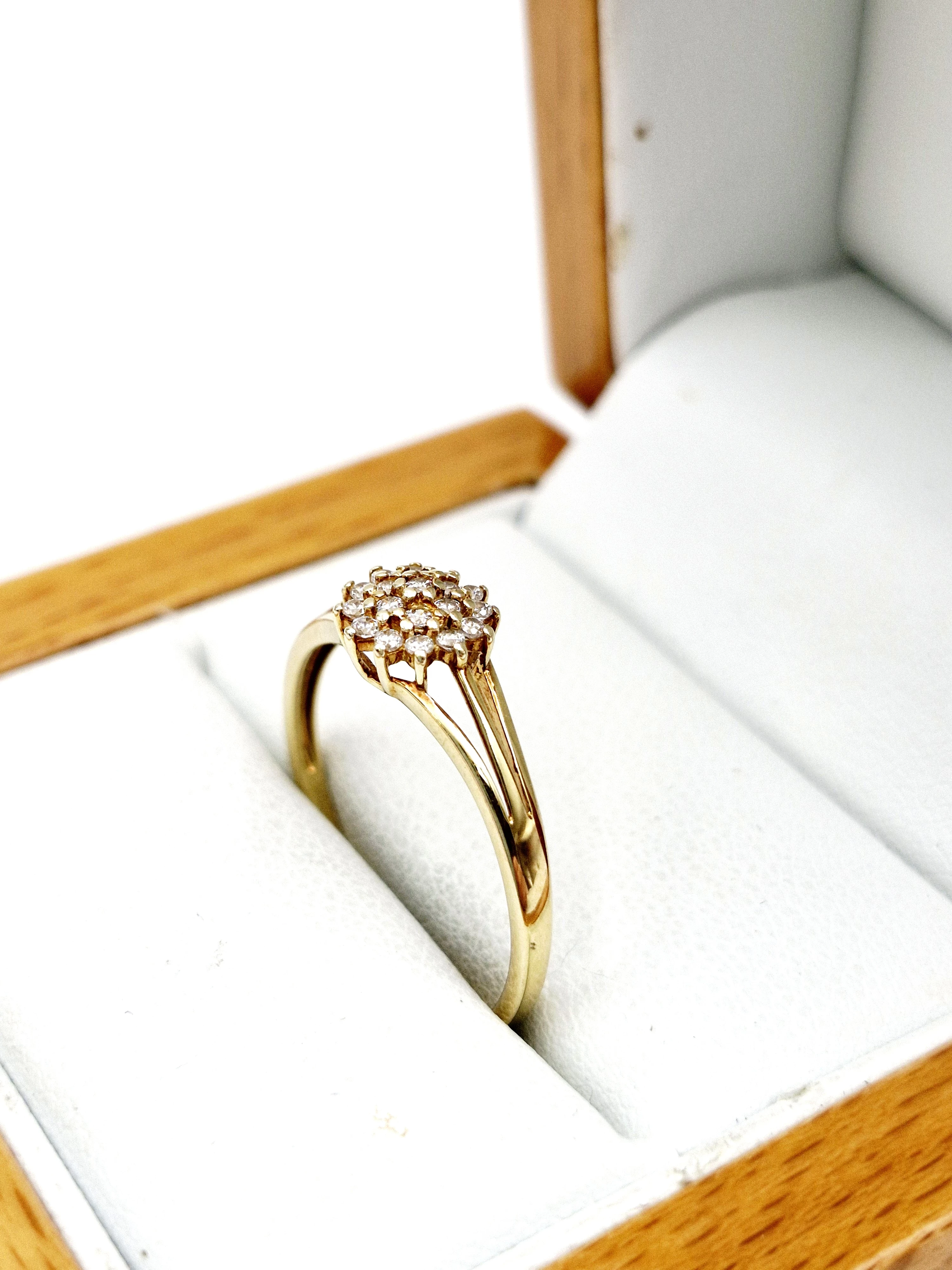 zloty-pierscionek-kwiat-z-cyrkoniami-333-r18-127g-material-15835-2