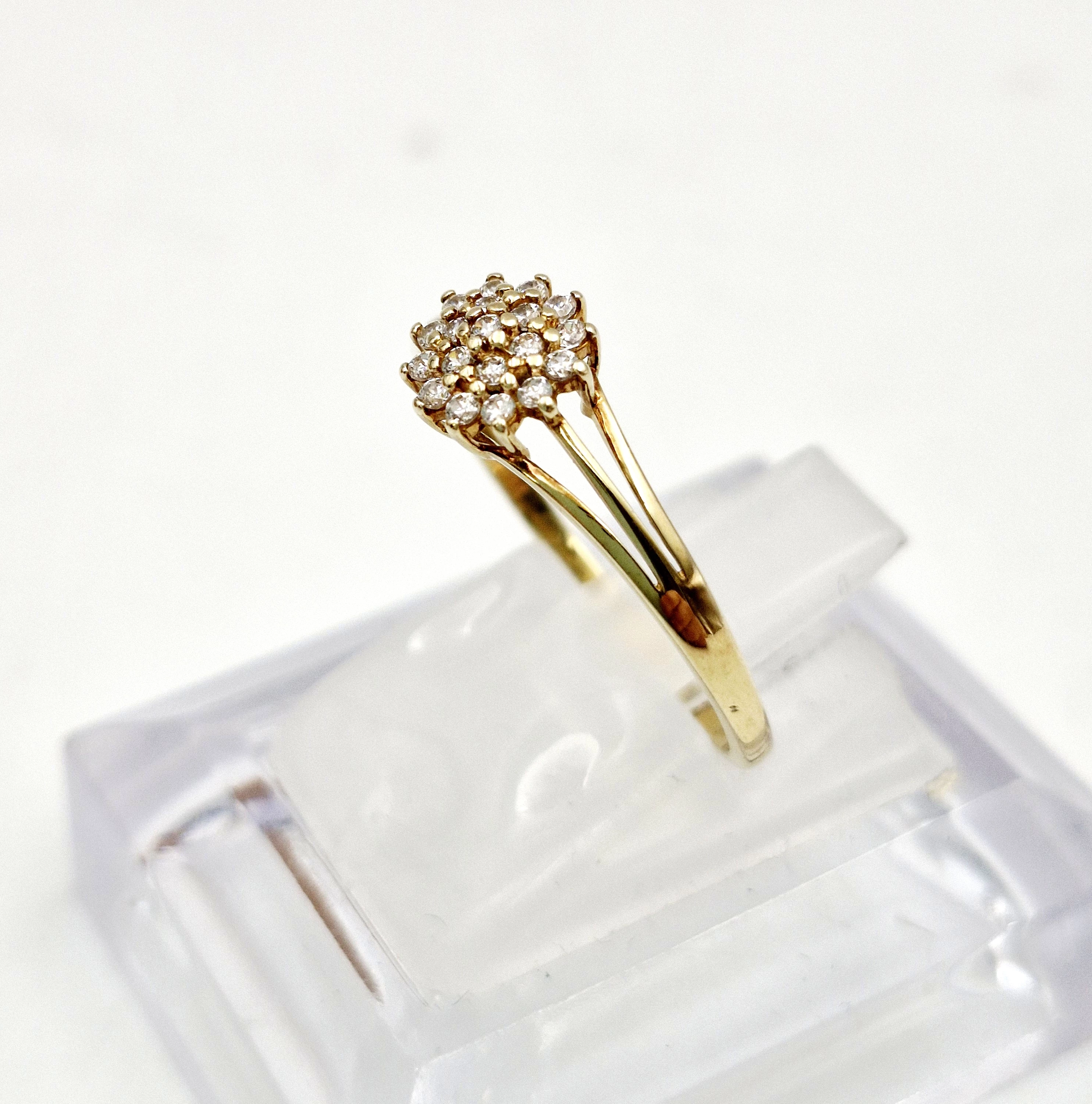 zloty-pierscionek-kwiat-z-cyrkoniami-333-r18-127g-ean-gtin-5900025319116