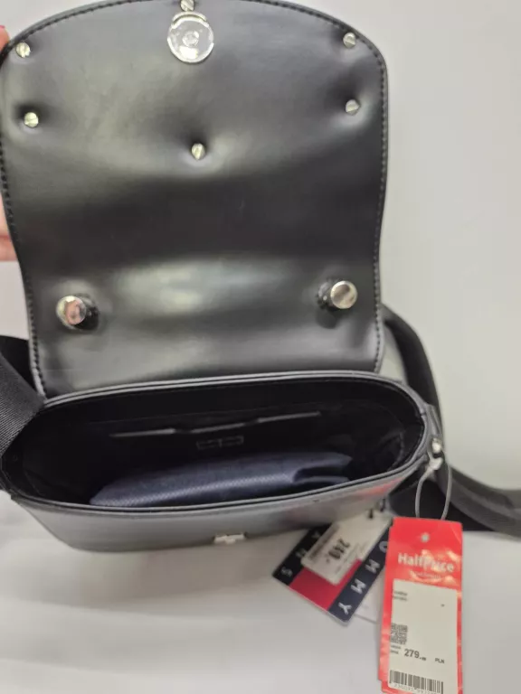 tommy-jeans-torebka-aw0aw15811-bds-czarny-os-stan-11323-2