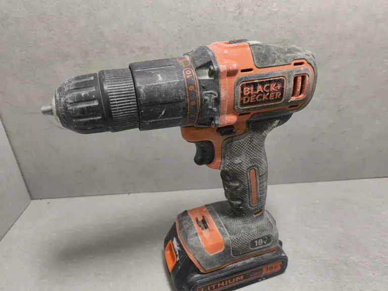 wkretarka-black-decker-bcd700s-aku-lad-stan-11323-2