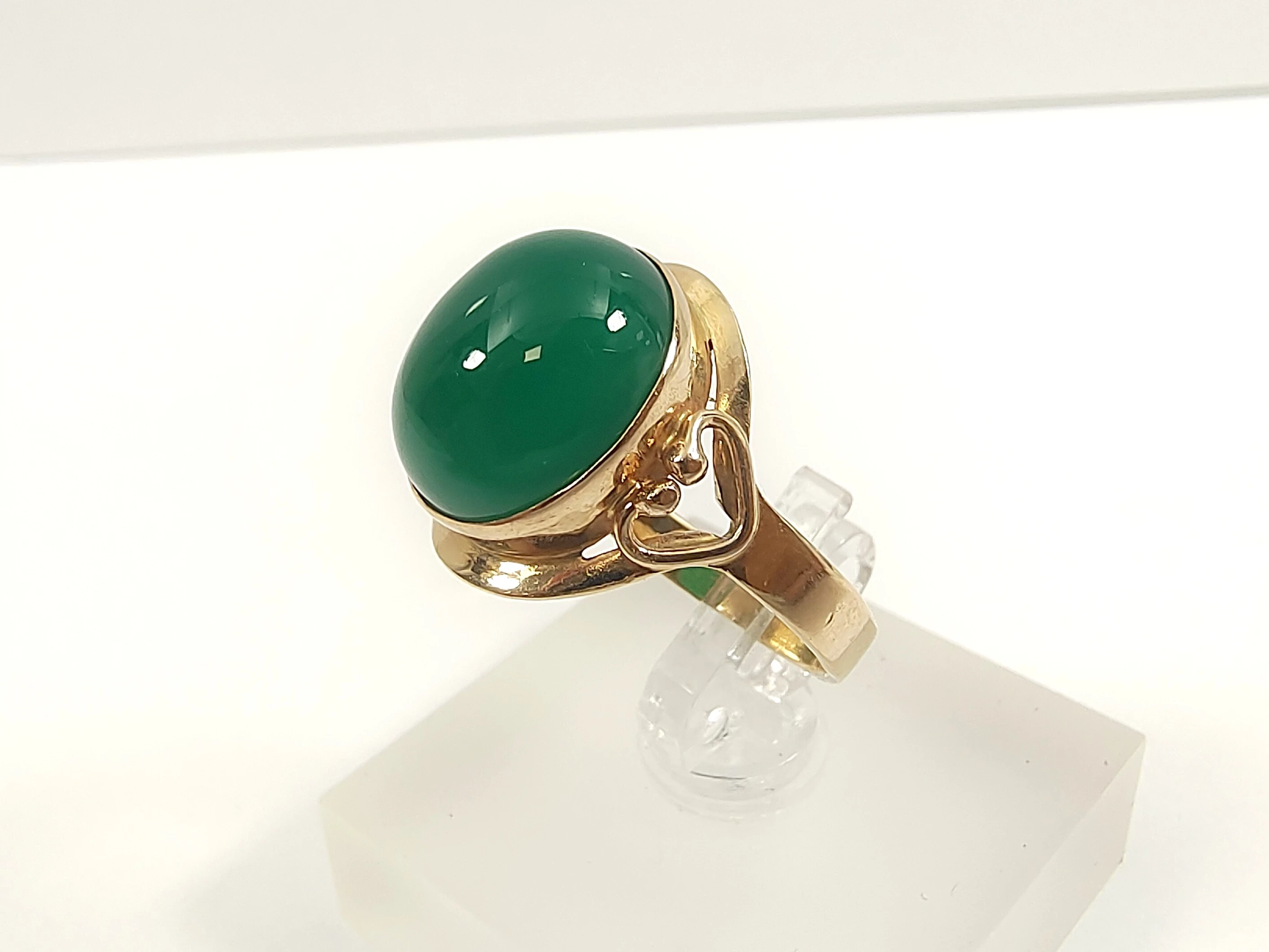 zloty-pierscionek-z-zielonym-kamieniem-p585-375g-r14-waga-198