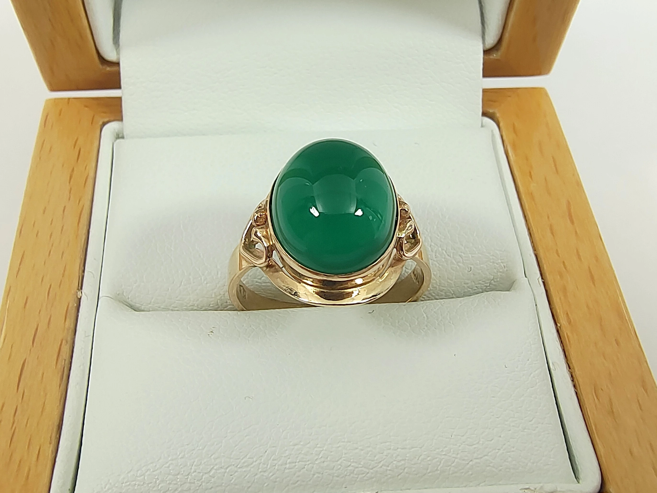 zloty-pierscionek-z-zielonym-kamieniem-p585-375g-r14-ean-gtin-5904921800211