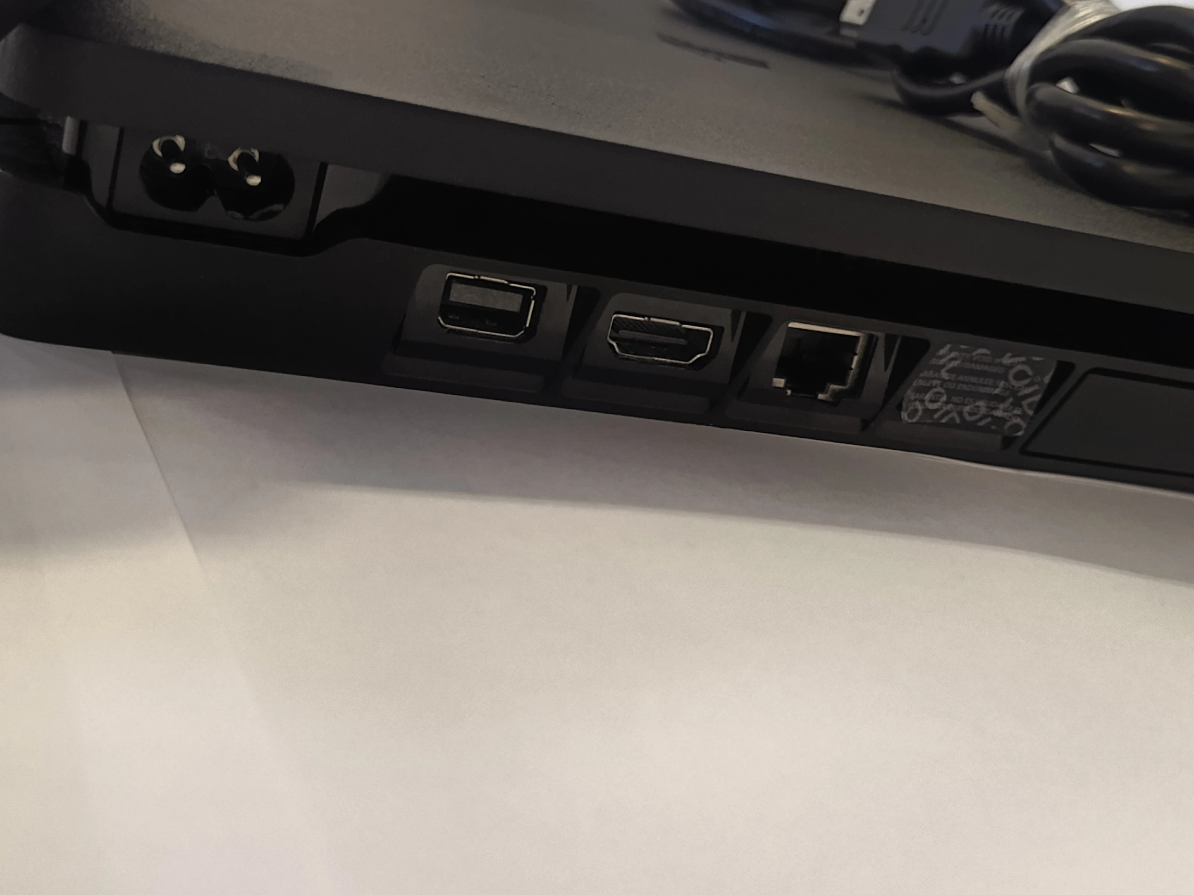 konsola-ps4-slim-dwa-pad-kable-wersja-130590-2