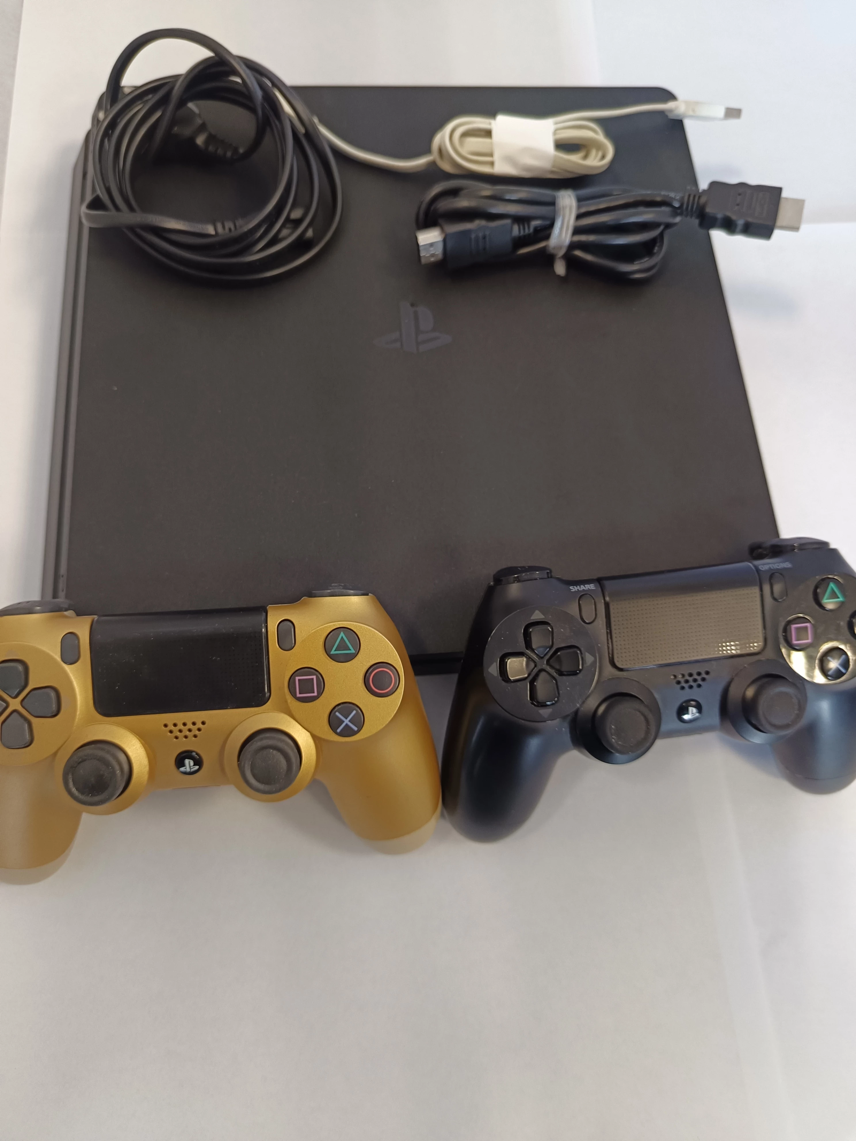 konsola-ps4-slim-dwa-pad-kable-al-niepodleglosci-63u-monki