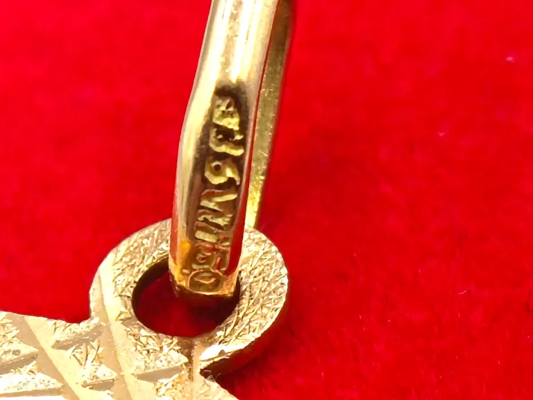 piekna-zlota-zawieszka-matka-boska-421-g-750-material-15835-2