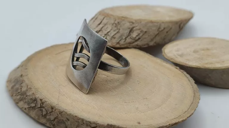 srebrny-pierscionek-588g-p-925-r-20-stan-11323-2