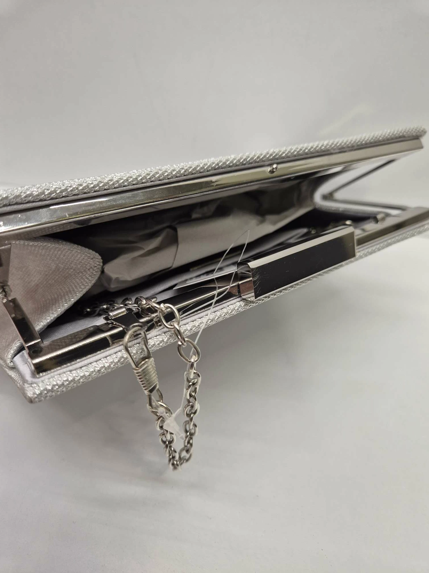 kopertowka-srebrna-20cm-na-lancuszku-material-dominujacy-203885-842089