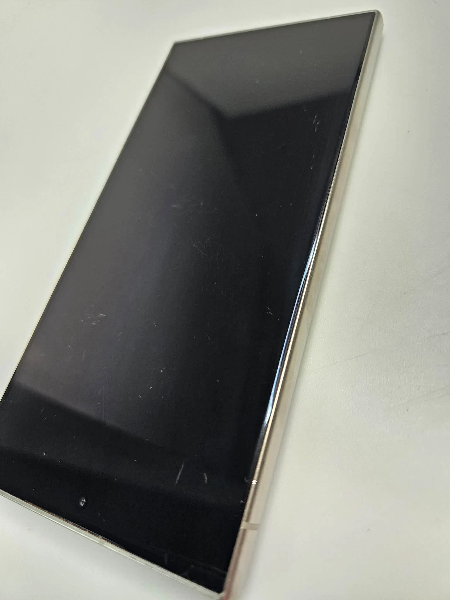 telefon-samsung-galaxy-s24-ultra-12512-gb-przekatna-ekranu-680