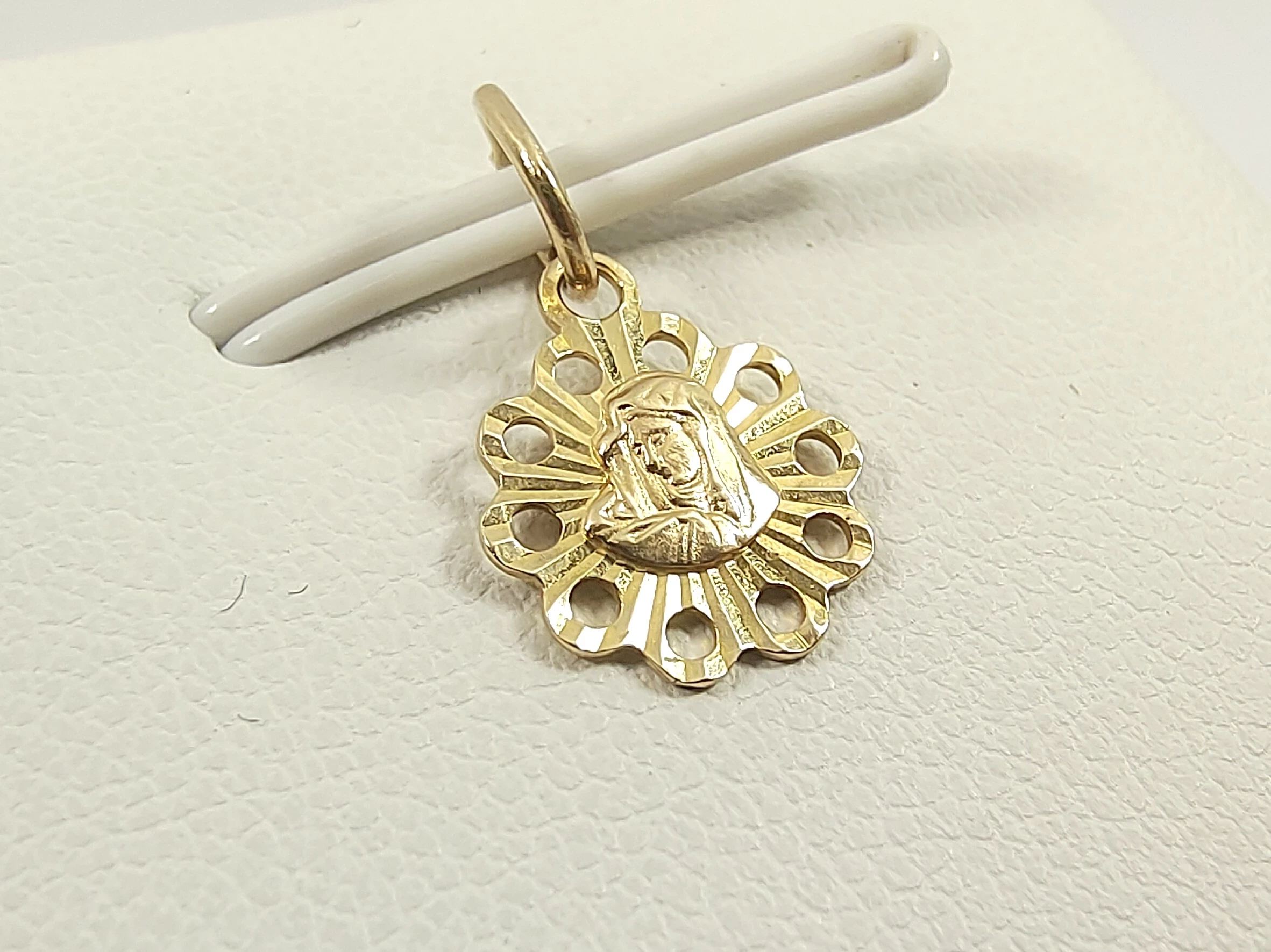 zlota-zawieszka-matka-boska-p585-049g-kamien-17088-524288