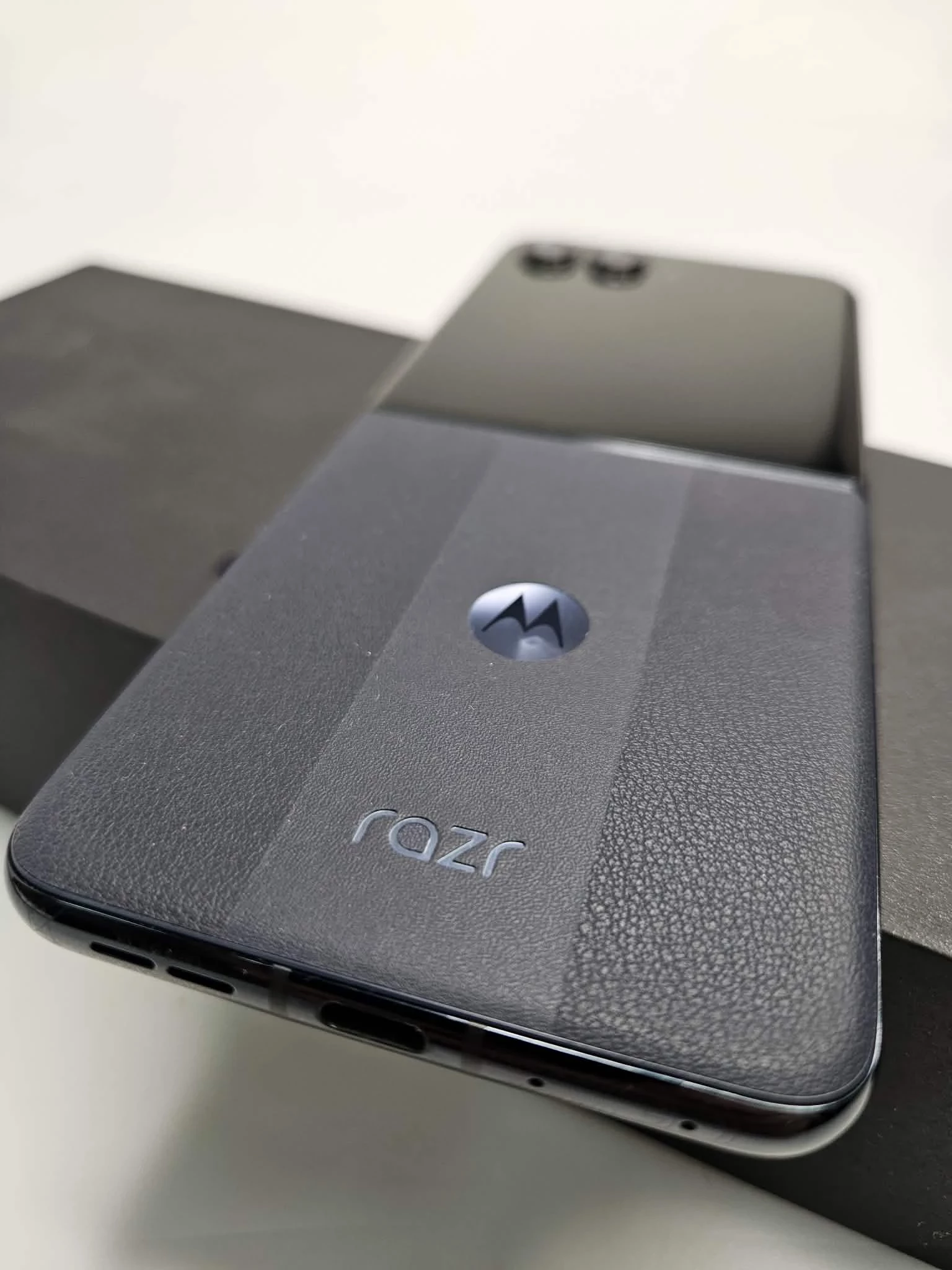 telefon-motorola-razr-50-ultra-12512-gb-komplet-pamiec-ram-202865-324301