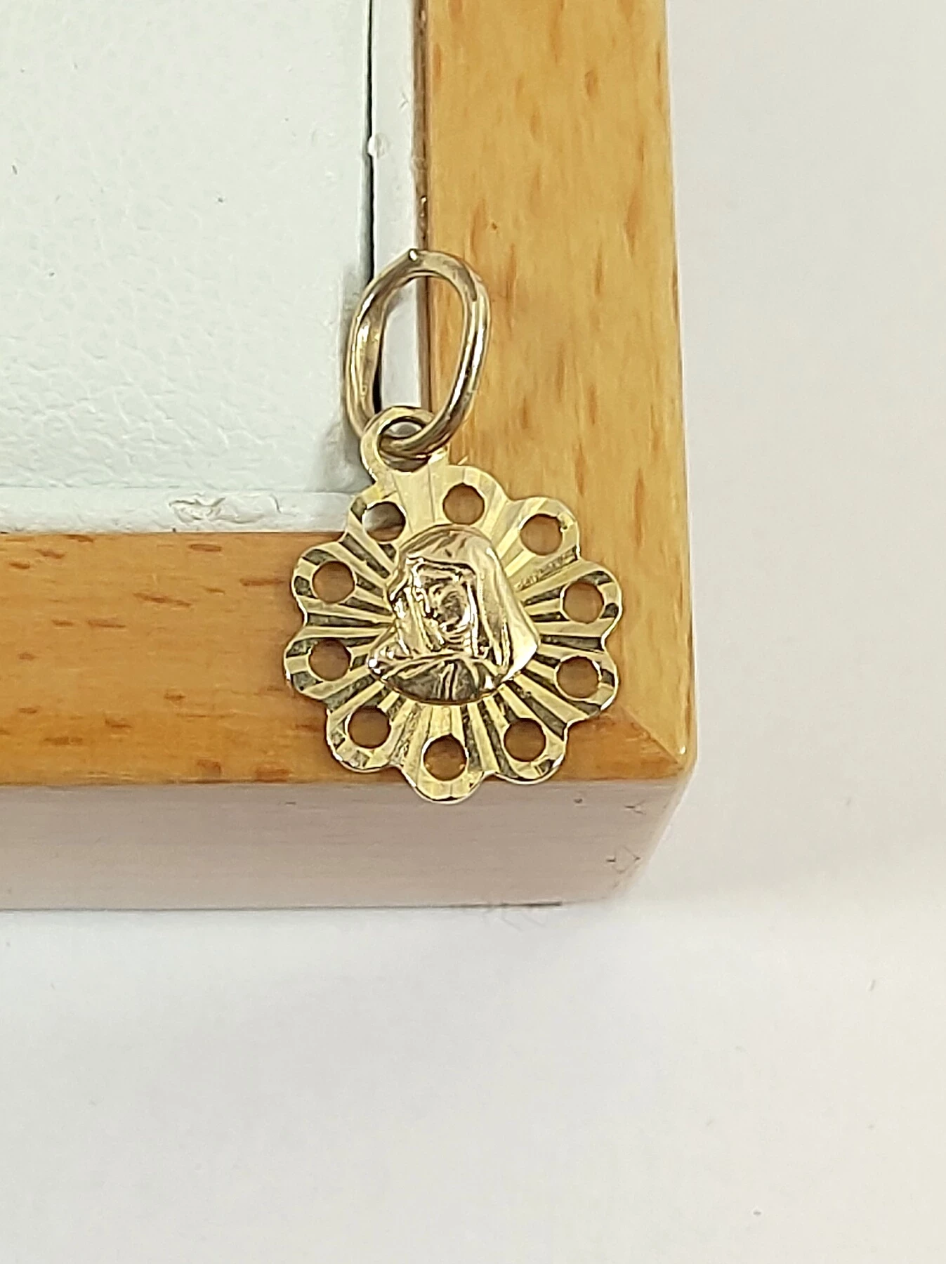 zlota-zawieszka-matka-boska-p585-049g-ean-gtin-5905289675374