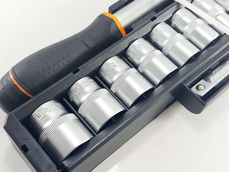 grzechotka-z-kluczami-nasadowymi-werckmann-stan-11323-2