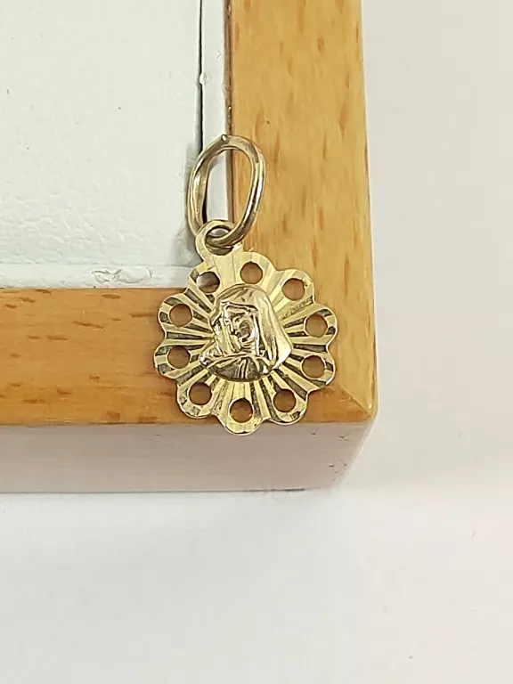 zlota-zawieszka-matka-boska-p585-049g-ean-gtin-5905289675374