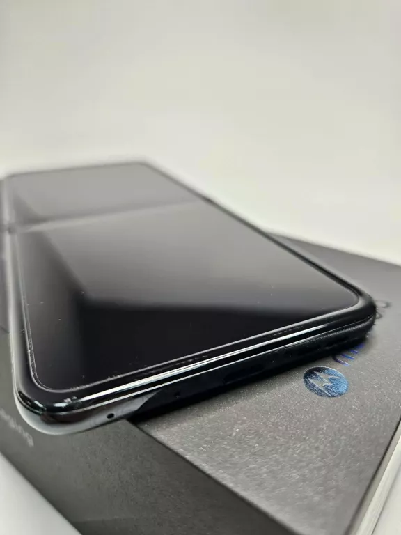 telefon-motorola-razr-50-ultra-12512-gb-komplet-typ-202685-212929