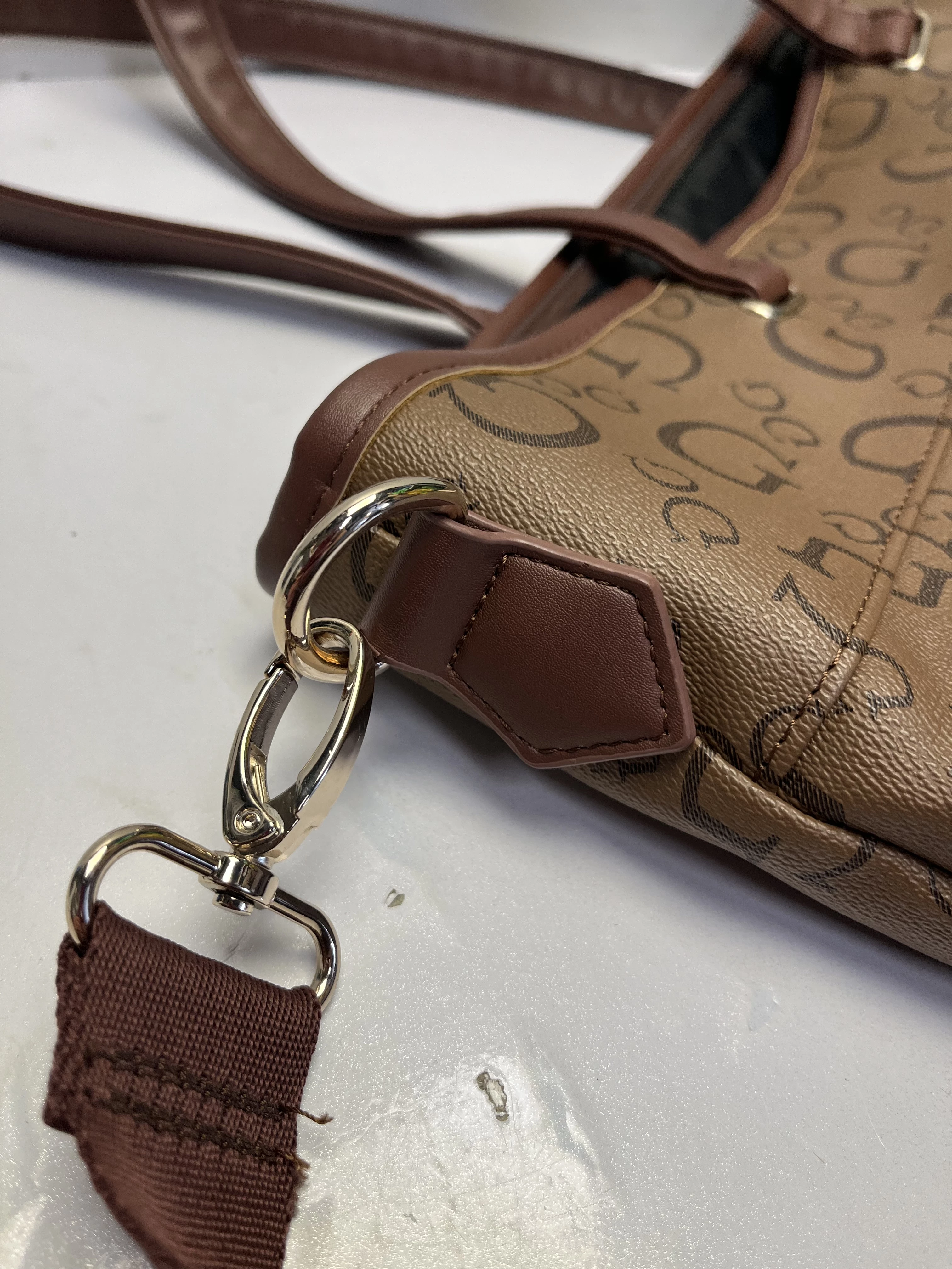 torba-guess-duza-kolor-249512-1647413