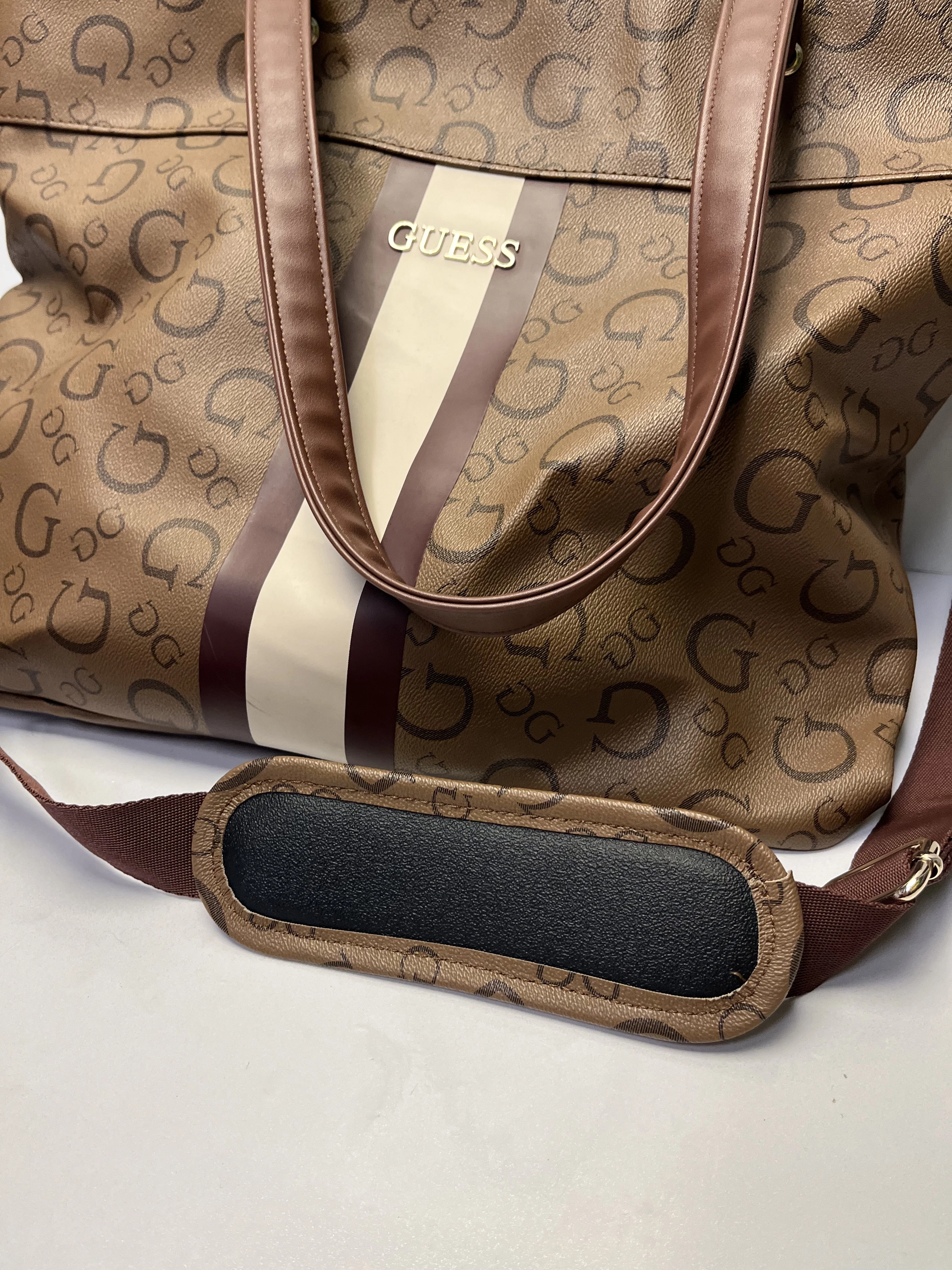 torba-guess-duza-stan-11323-2