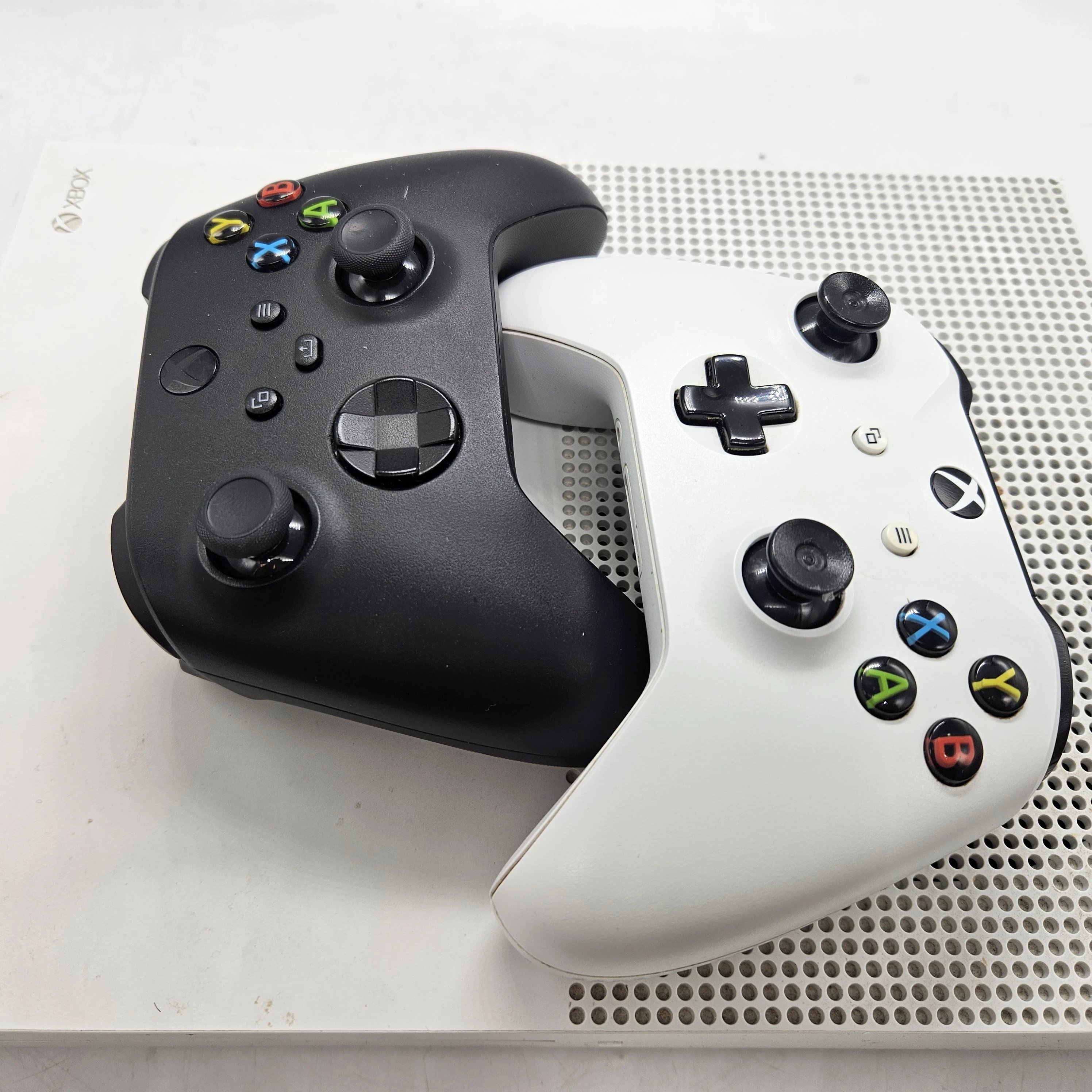 konsola-xbox-one-s-1tb-stan-11323-2