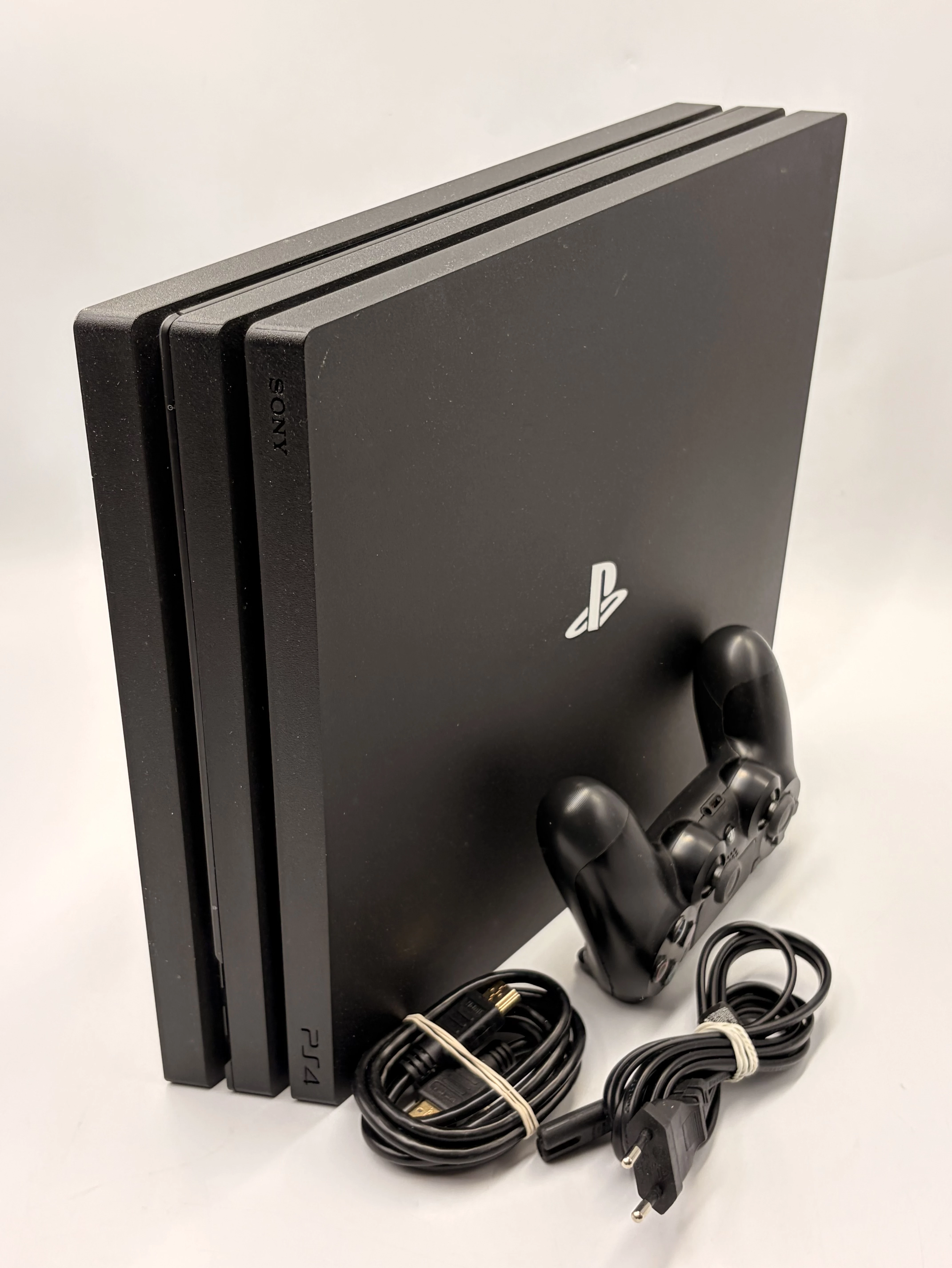 konsola-sony-playstation-4-pro-ps4-pro-cuh-7216b-1tb-ean-gtin-711719936961