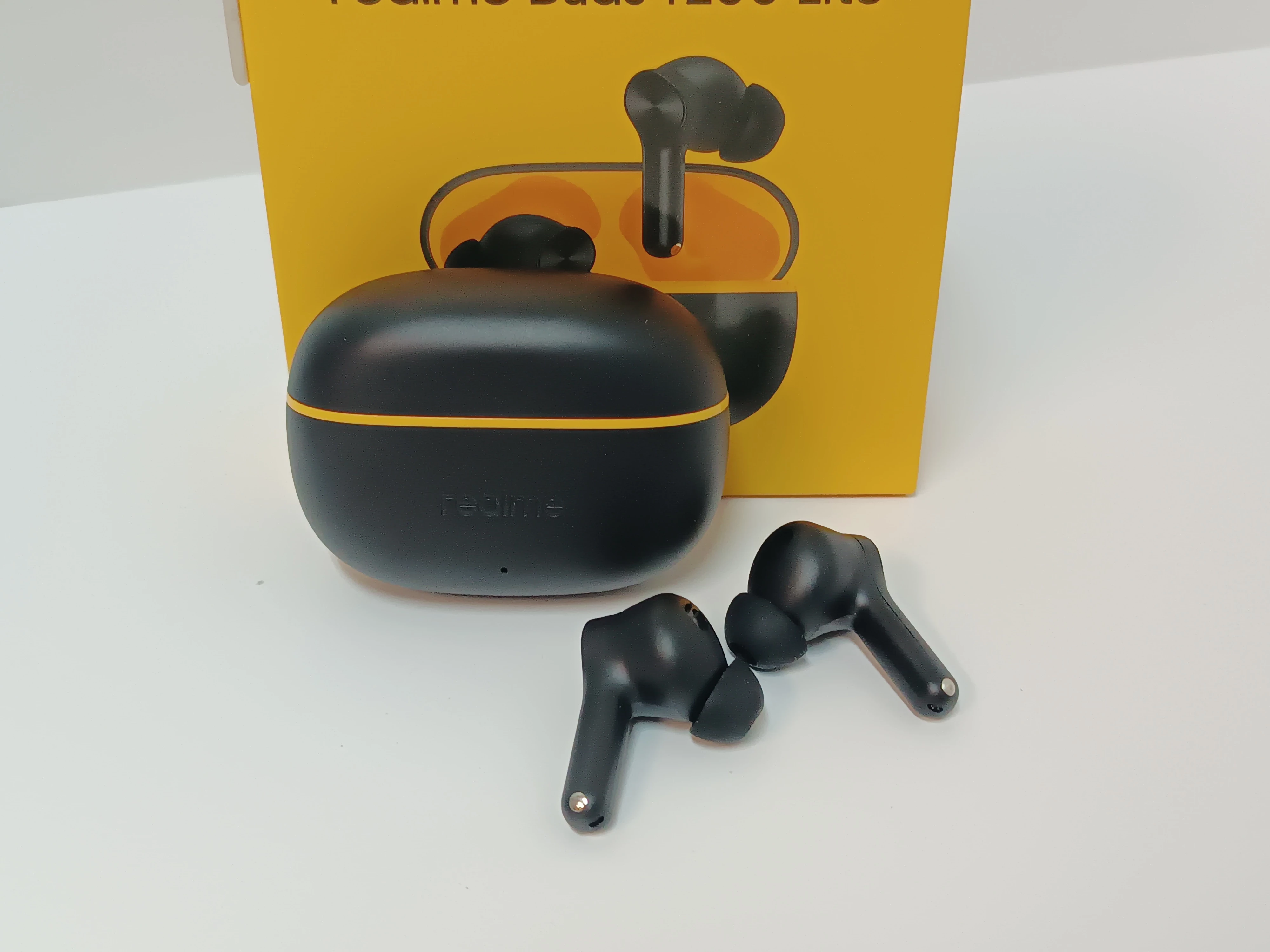 sluchawki-realme-buds-t200-lite-kolor-dominujacy-129357-3