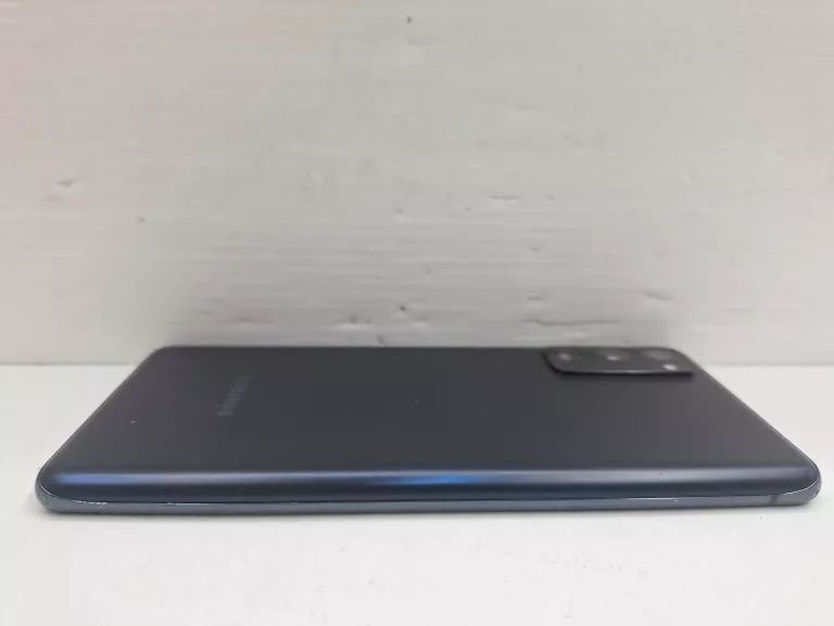 telefon-samsung-galaxy-s20-fe-przekatna-ekranu-650