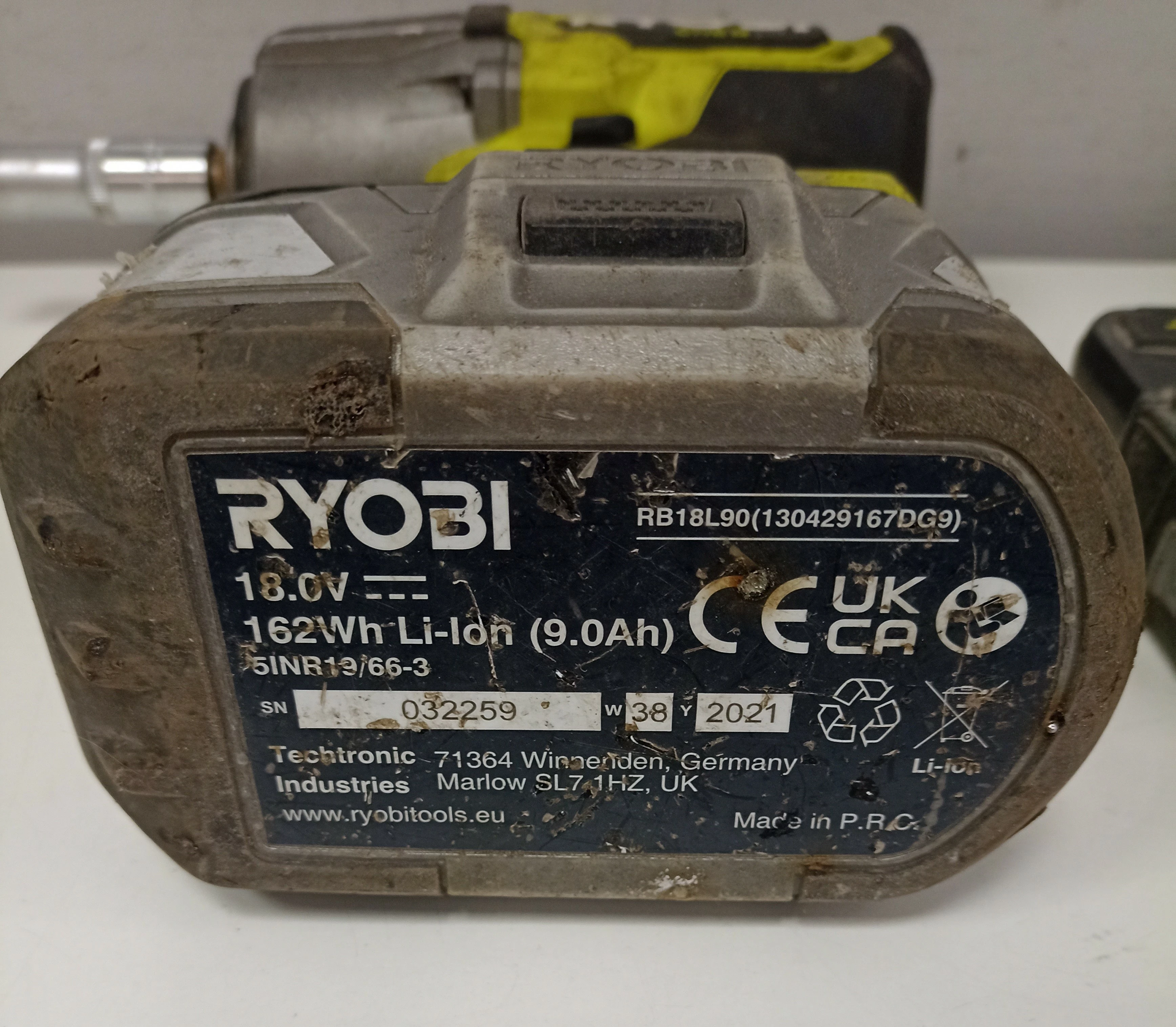 klucz-udarowy-akumulatorowy-ryobi-riwh18x-2-aku-16ah25ah-pojemnosc-akumulatora-000