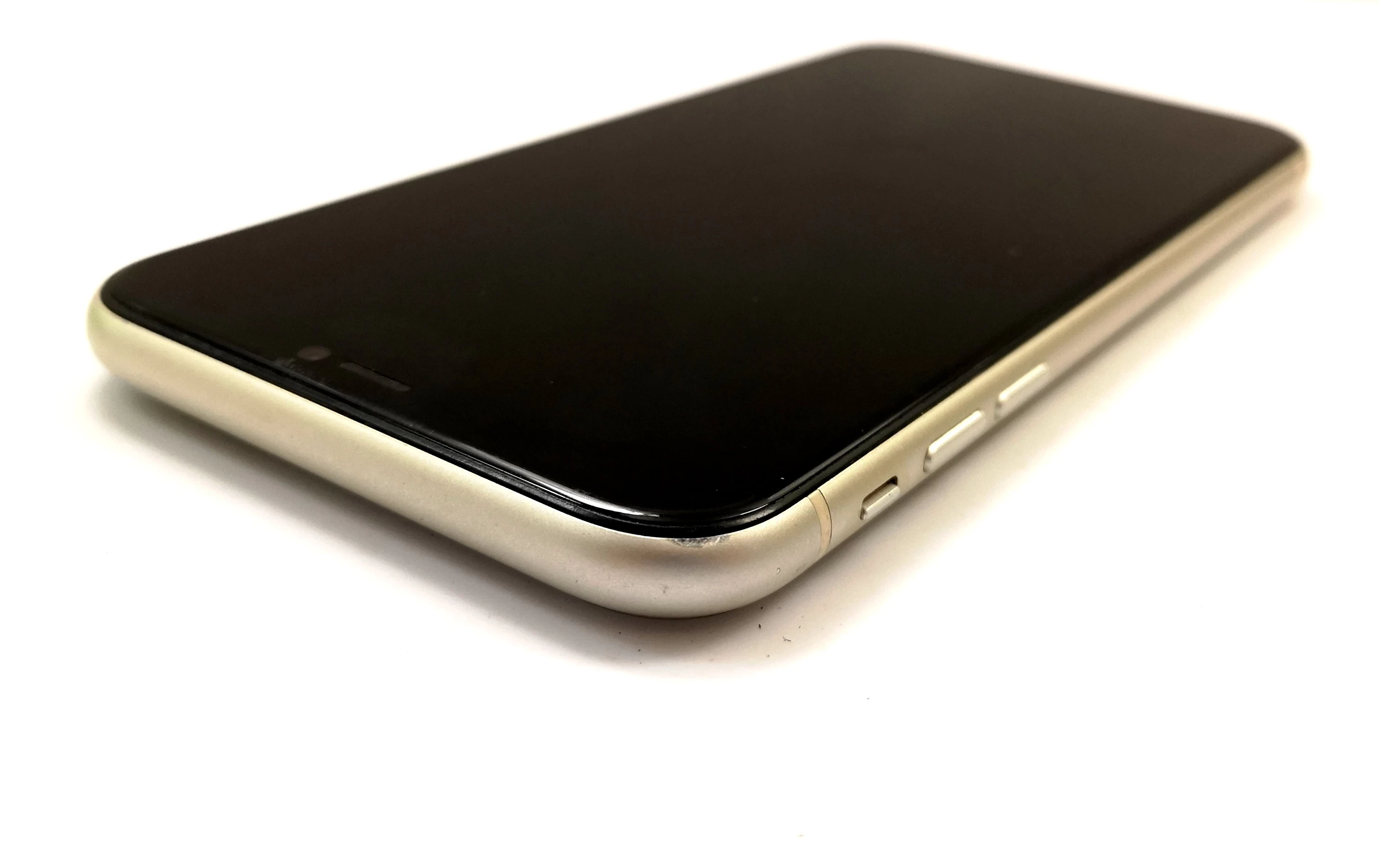 telefon-iphone-11-464gb-kbaterii-75-przekatna-ekranu-610