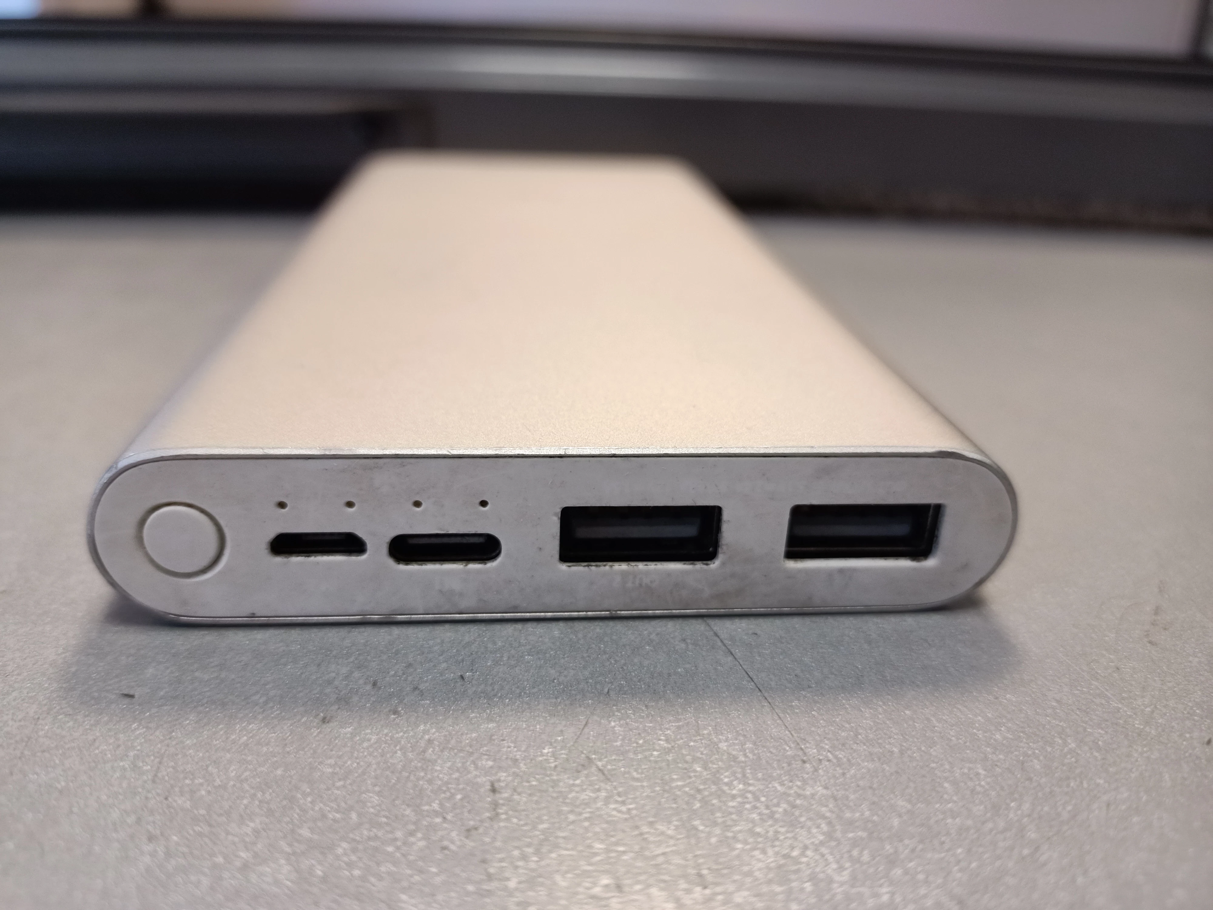 powerbank-10000-mah-mi-stan-11323-2