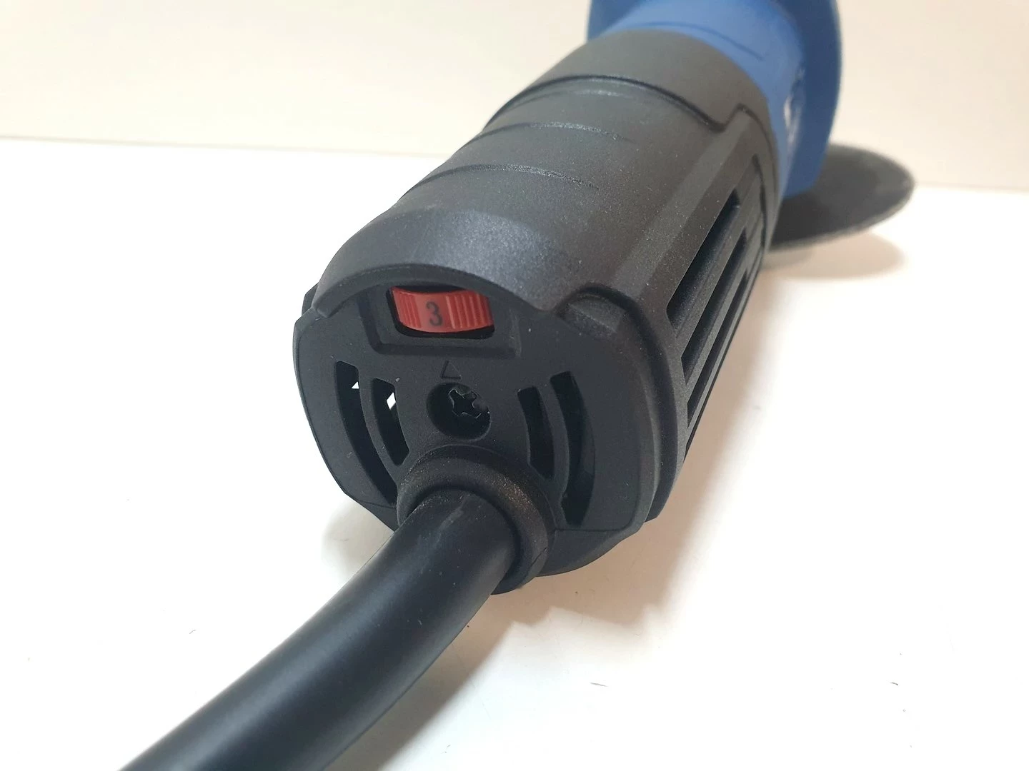 szlifierka-dedra-ded7988-750w-125mm-kod-producenta-ded7988