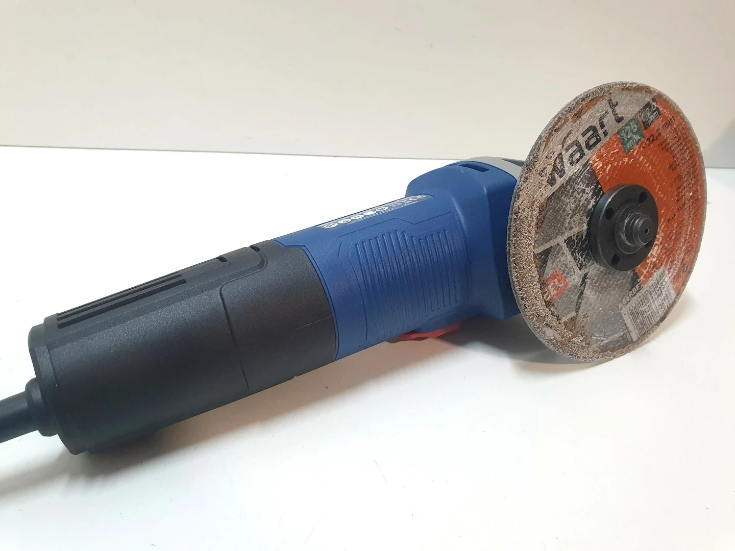 szlifierka-dedra-ded7988-750w-125mm-rodzaj-zasilania-128529-2