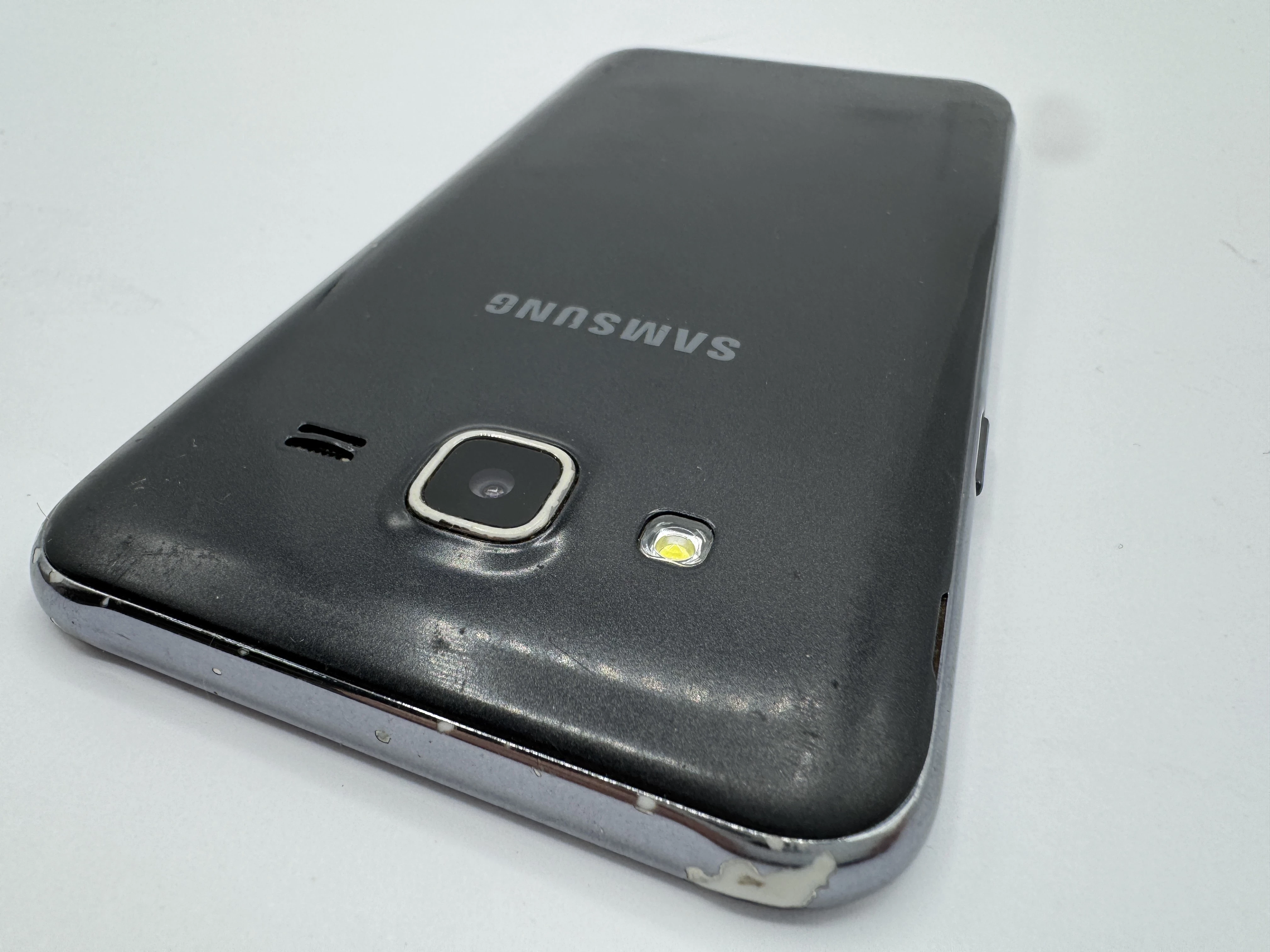 telefon-samsung-galaxy-j5-stan-11323-2