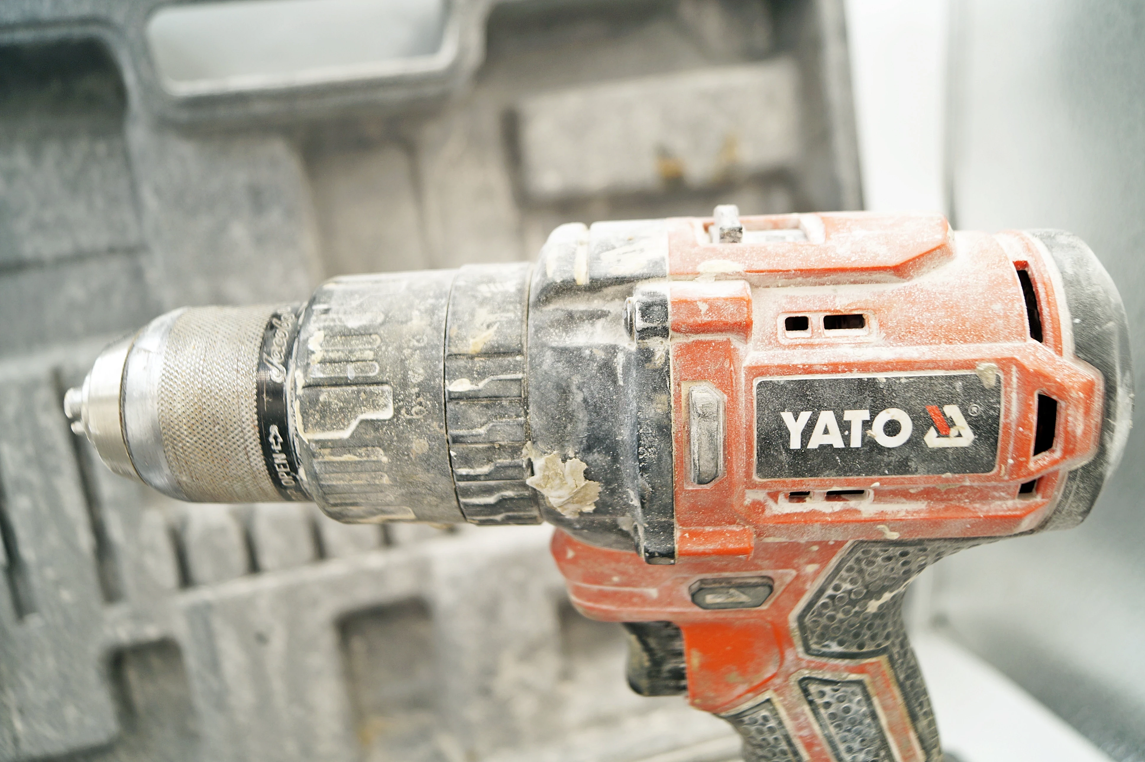 wiertarko-wkretarka-yato-yt-82792-pojemnosc-akumulatora-000