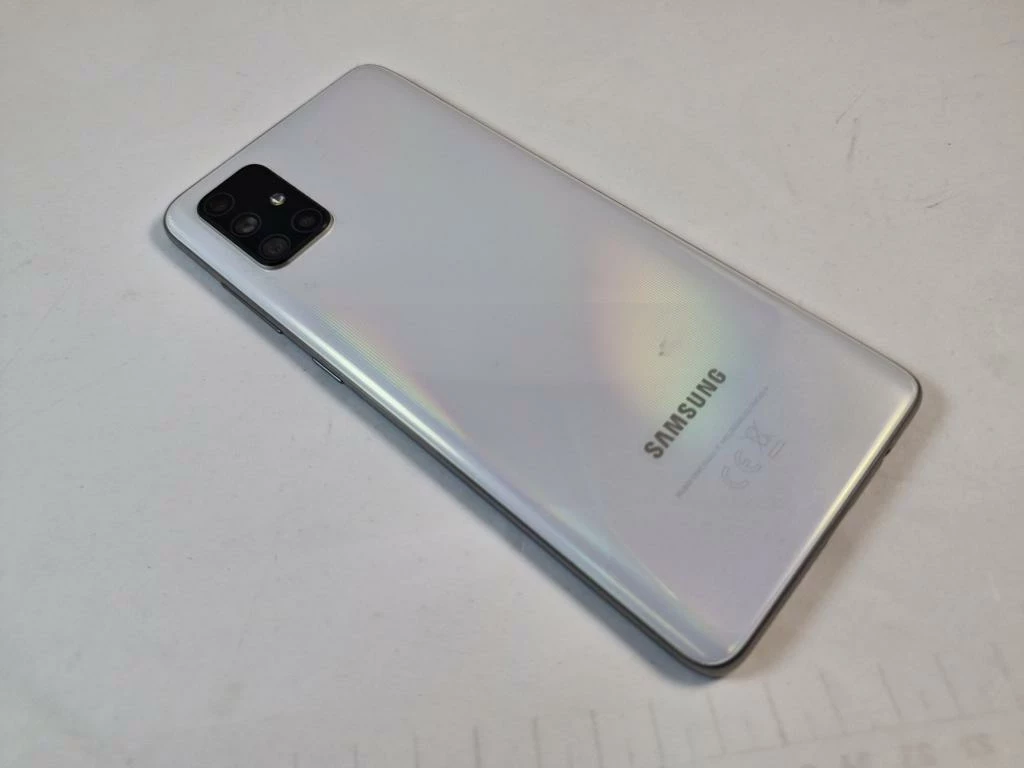 samsung-galaxy-a71-6128gb-pudelko-przekatna-ekranu-670