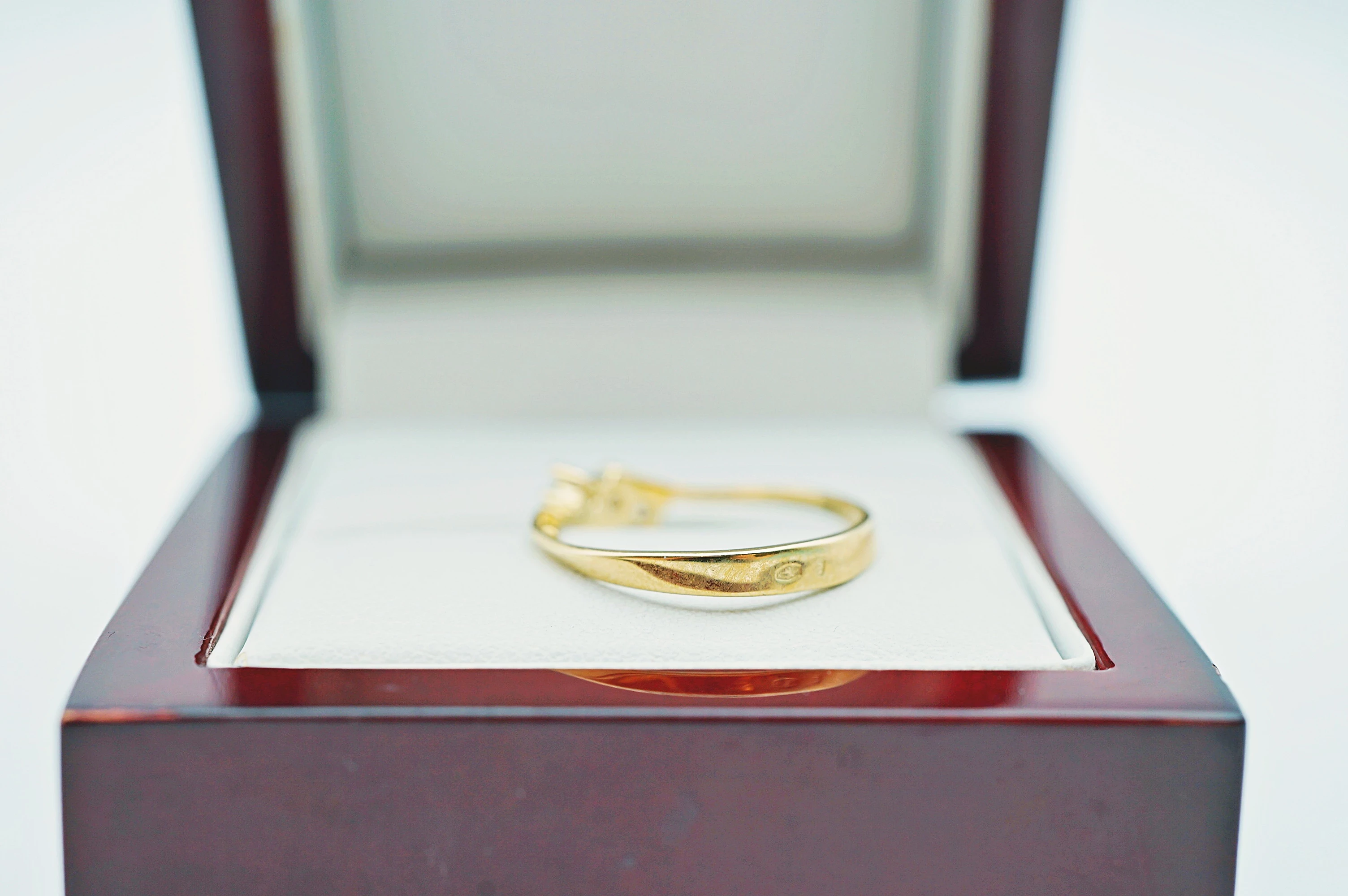 zloty-pierscionek-z-trzema-cyrkoniami-pr585-14k-r16-210g-kolor-249512-1647429