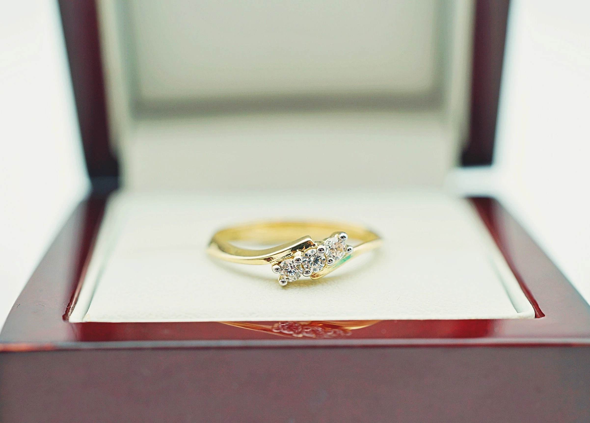 zloty-pierscionek-z-trzema-cyrkoniami-pr585-14k-r16-210g-marka-248811-958954