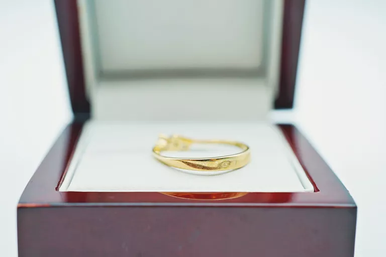 zloty-pierscionek-z-trzema-cyrkoniami-pr585-14k-r16-210g-kolor-249512-1647429