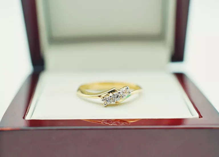 zloty-pierscionek-z-trzema-cyrkoniami-pr585-14k-r16-210g-marka-248811-958954