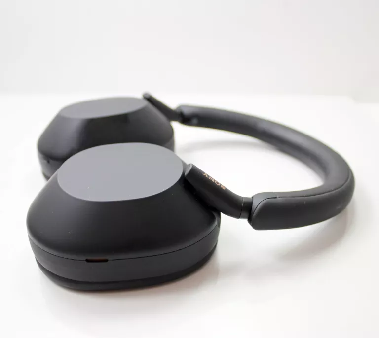 sluchawki-sony-wh-1000xm5-kolor-dominujacy-129357-3