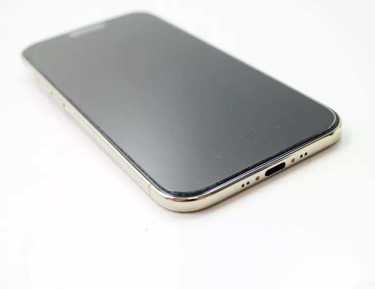 apple-iphone-air-256gb-100-kondycji-przekatna-ekranu-650