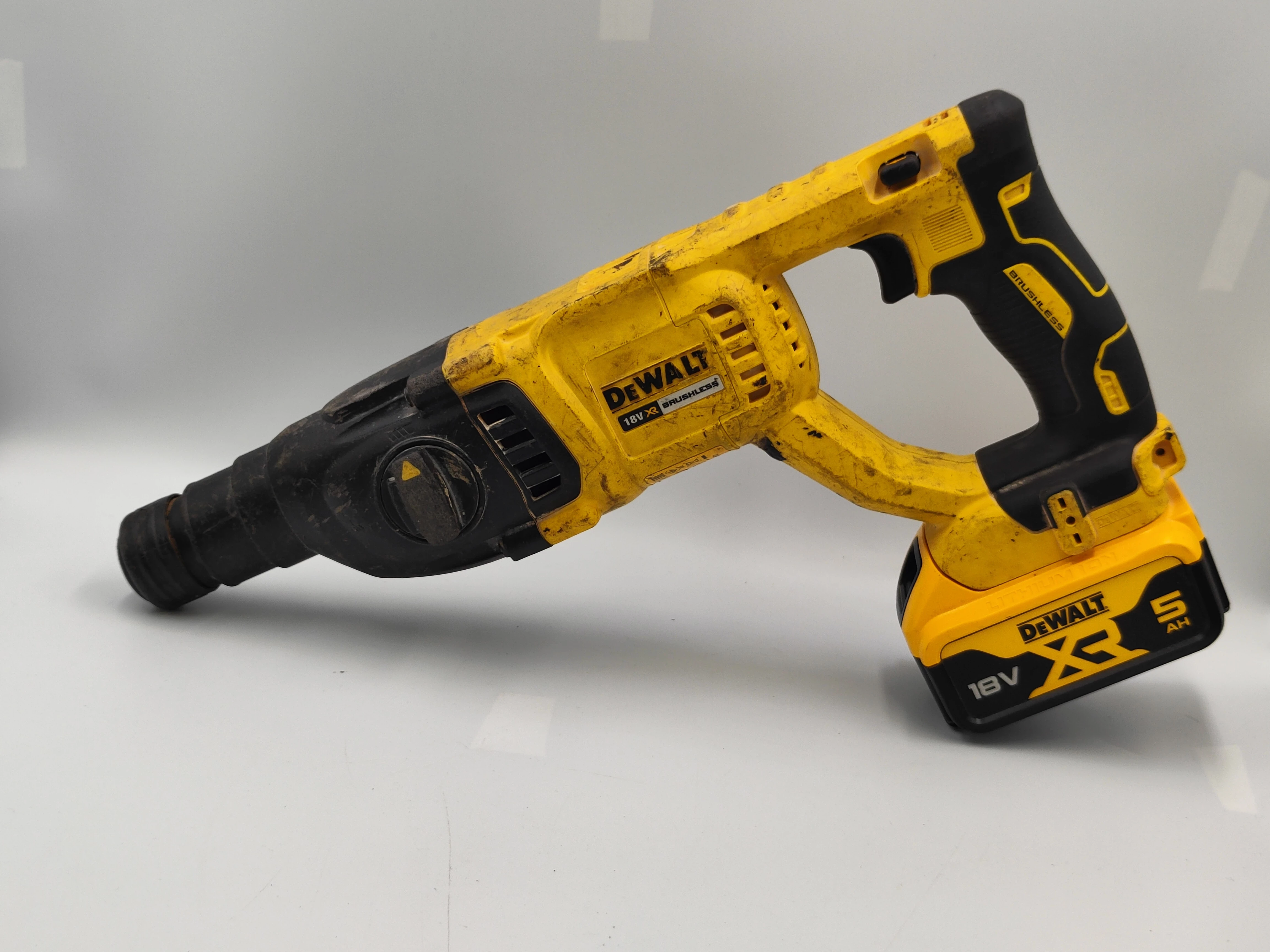 mlotowiertarka-dewalt-dch133-aku-18-v-wlotowa-5b-krakow