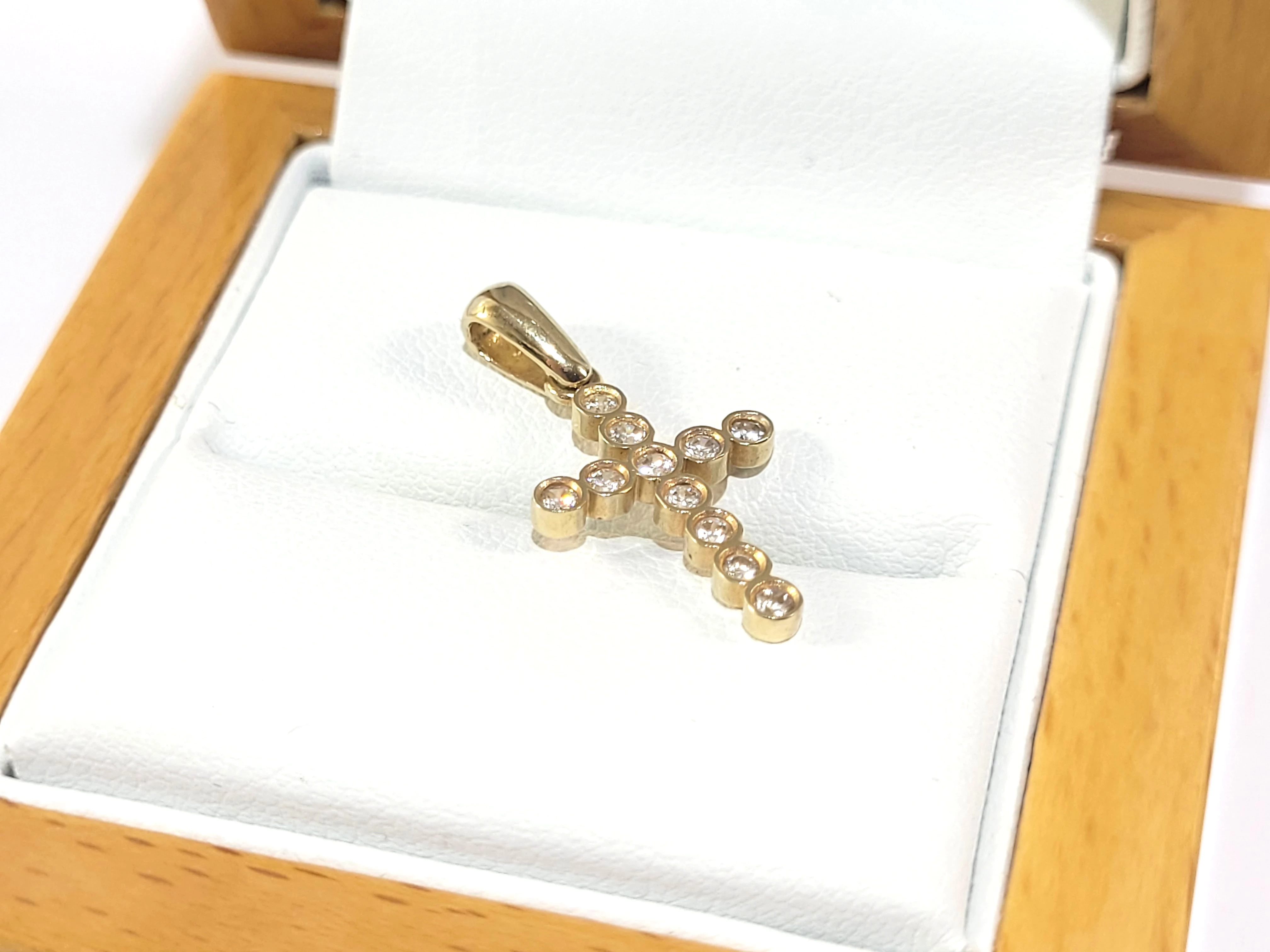 zlota-zawieszka-krzyzyk-p585-118g-motyw-129129-2