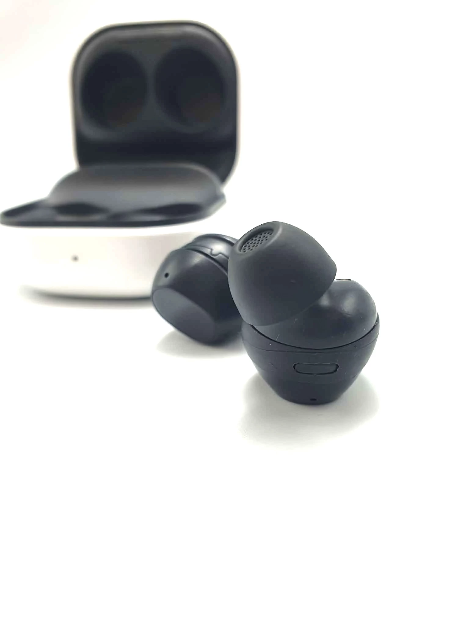 sluchawki-samsung-buds-fe-kolor-dominujacy-129357-3