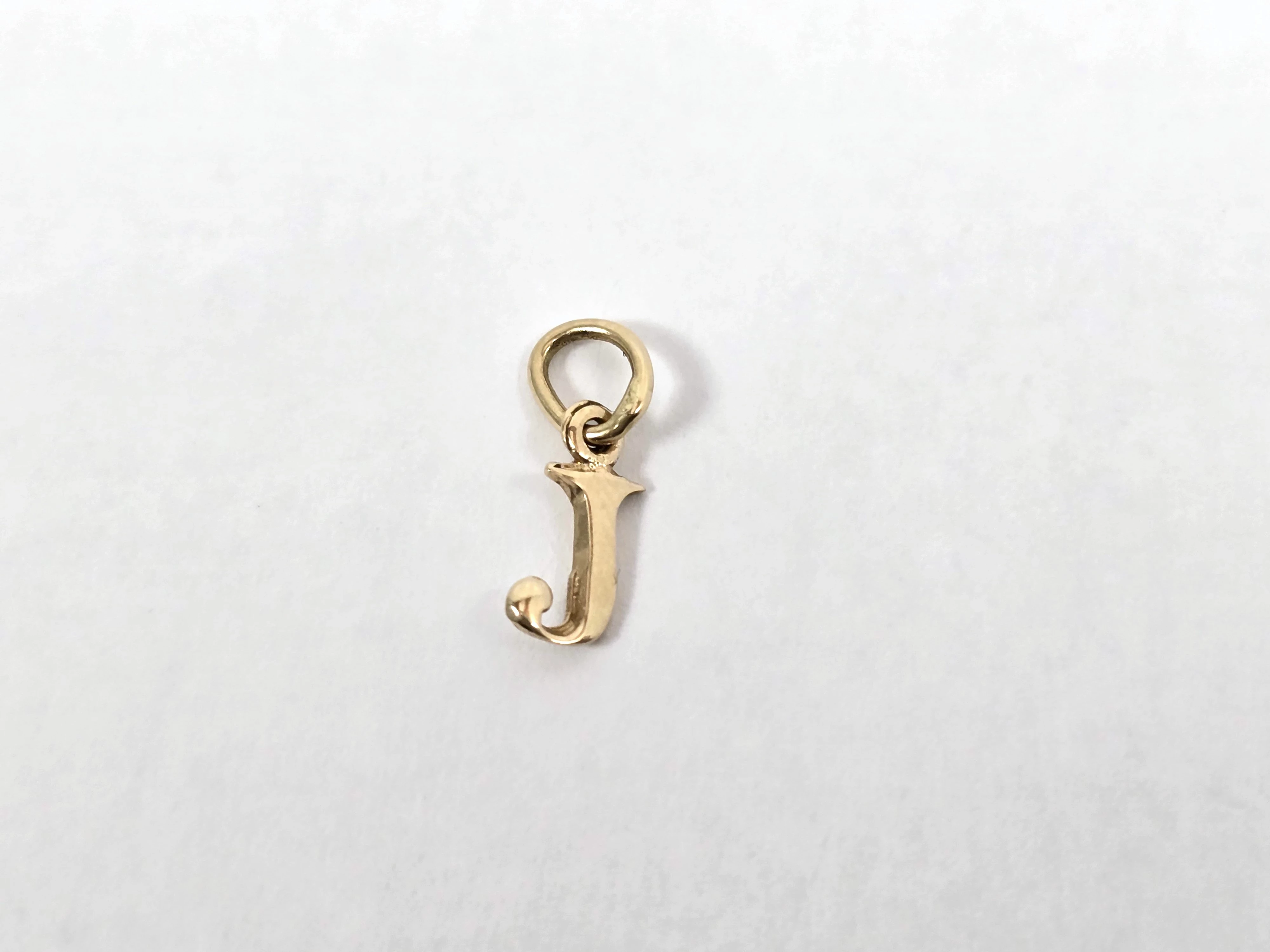 zlota-zawieszka-literka-j-p585-w031g-zwyciestwa-9-gliwice-g1