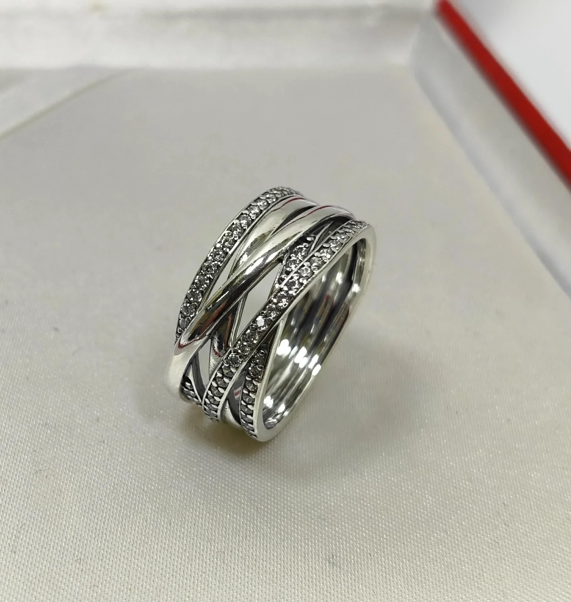 pandora-szeroki-pierscionek-lsniace-linie-190919cz-r60-925-ale-r-20-plec-15851-1