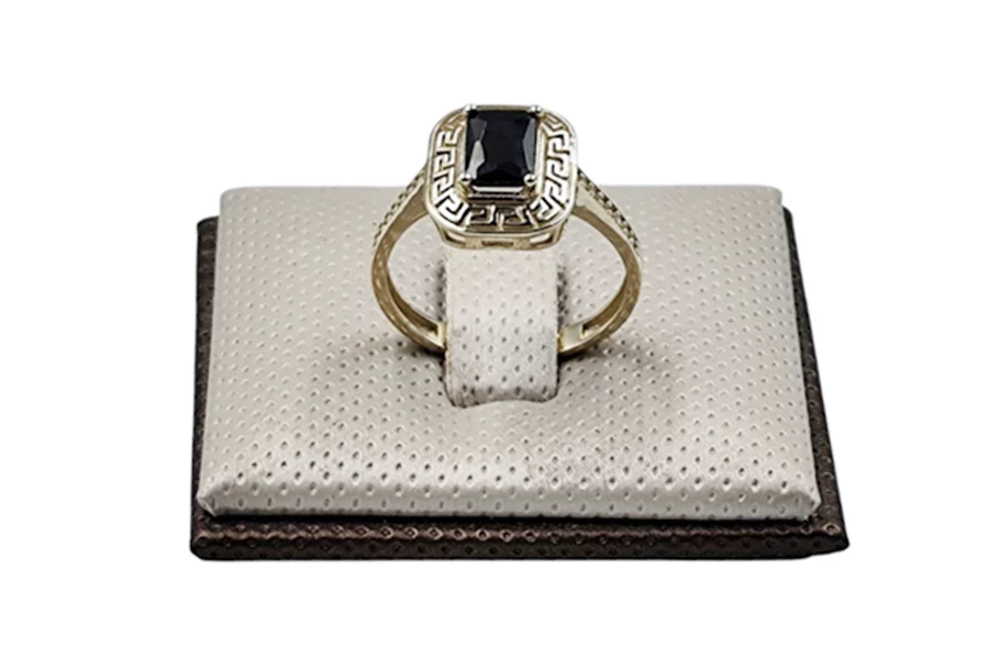 zloty-pierscionek-z-czarnym-kamieniem-585-278g-r16-rozmiarsrednica-wew-mm-372-16