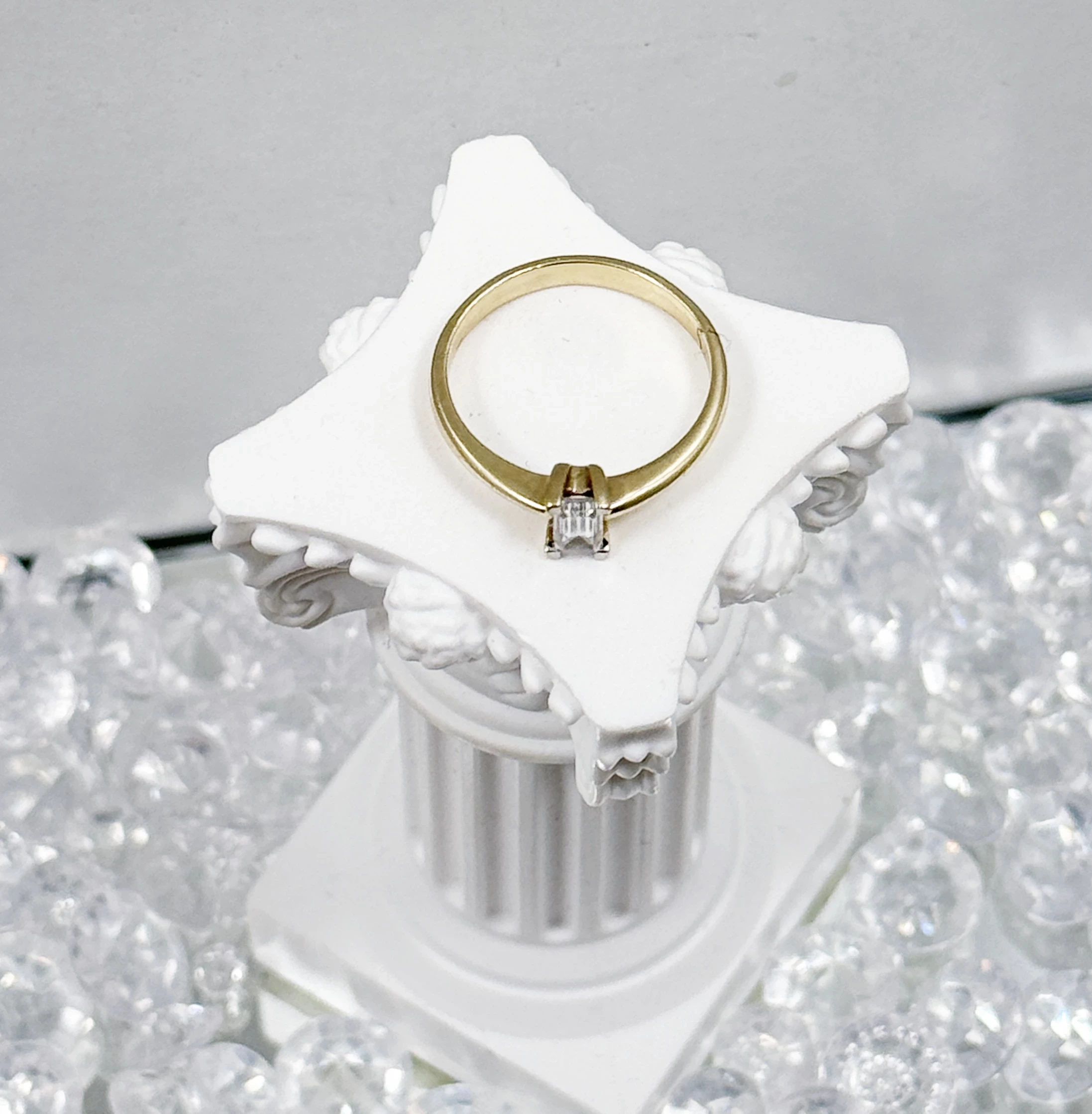 sliczny-zloty-pierscionek-z-cyrkonia-14-karatow-r10-stan-11323-2